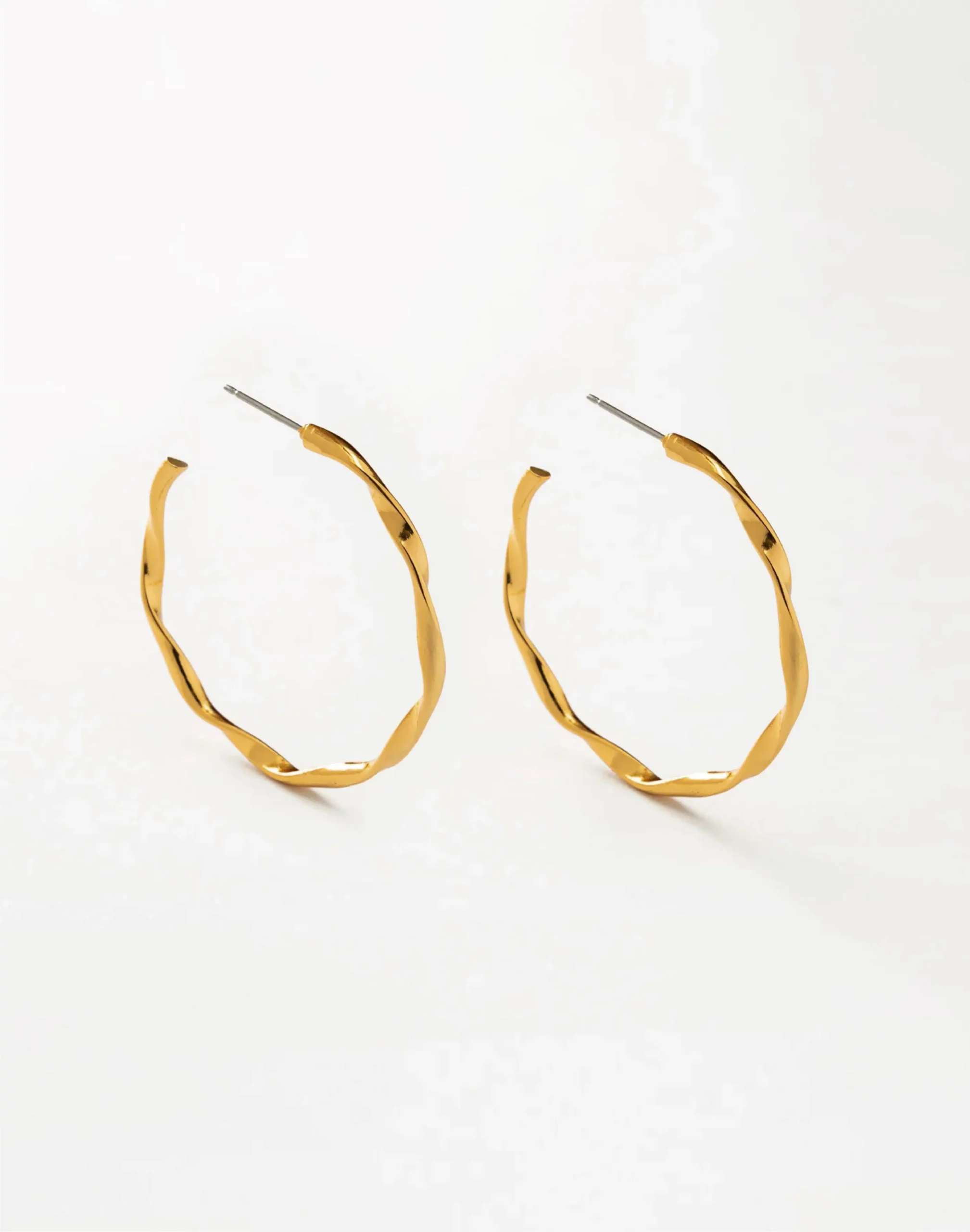 Aretes medianos con textura entorchada