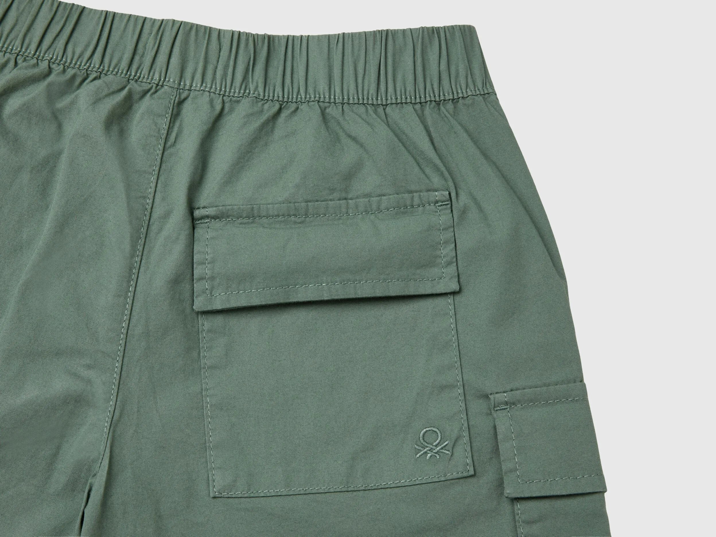 Bermudas cargo de algodón elástico