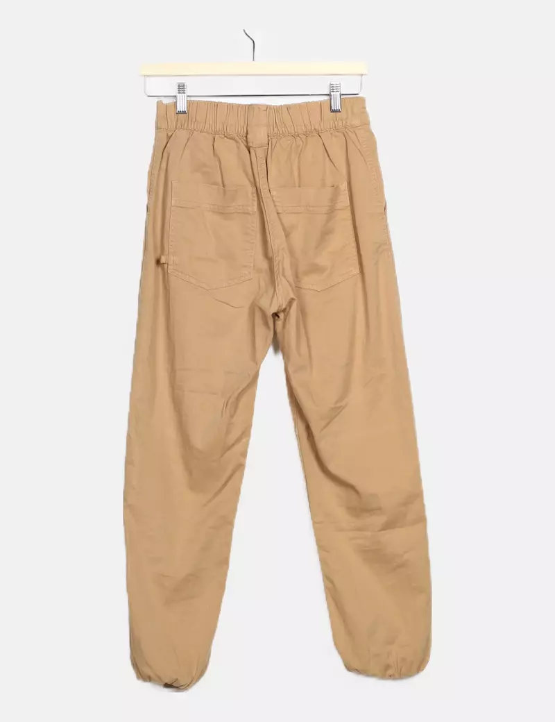Bershka Pantalón beige casual