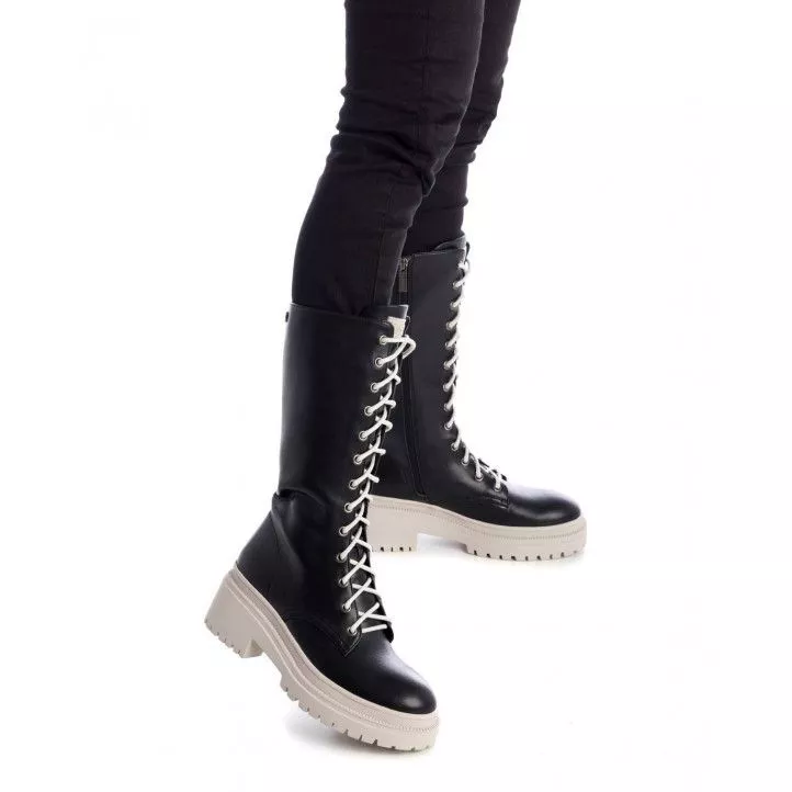 Botas tacón Refresh 078953 con cordones y suela en blanco
