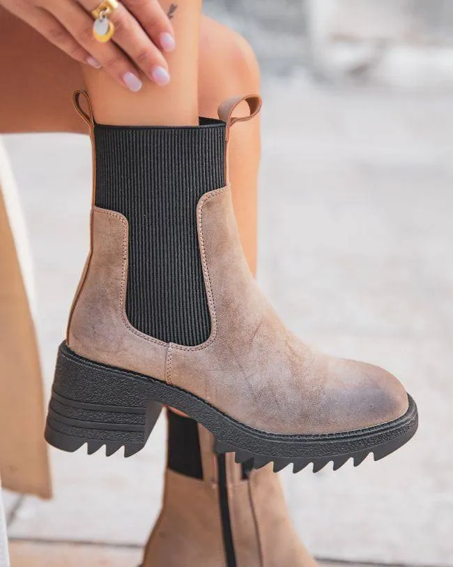BOTINES DE MUJER EN COLOR TOPO CON SUELA DENTADA  LéANA