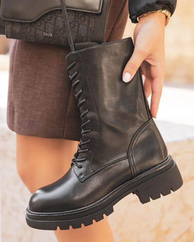 BOTINES DE MUJER ESTILO RANGERS EN NEGRO CON CORDONES  LOLIE