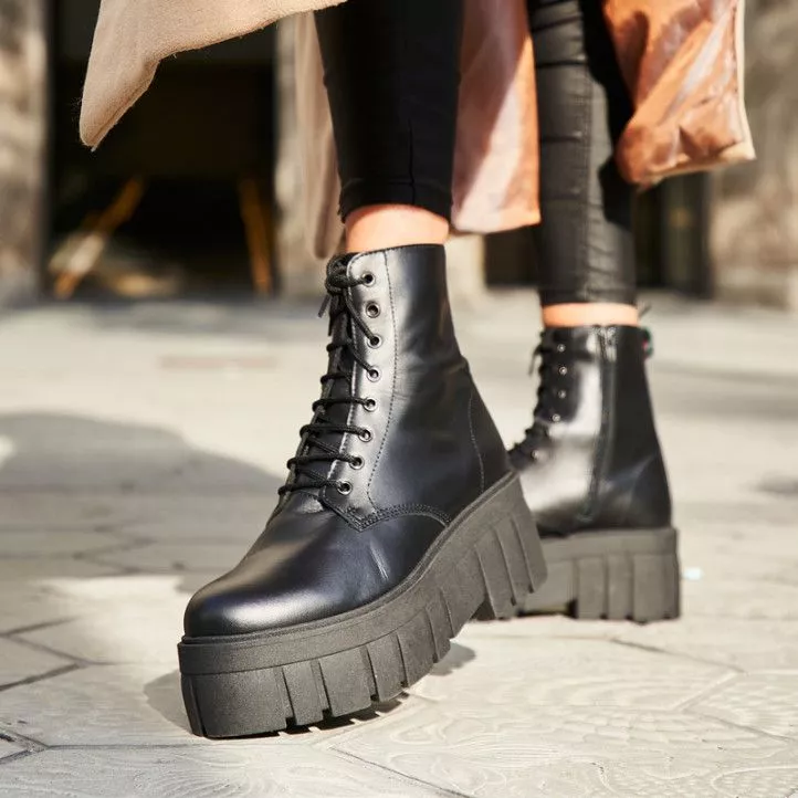 Botines plataforma Redlove katharine negros de piel con suela dentada