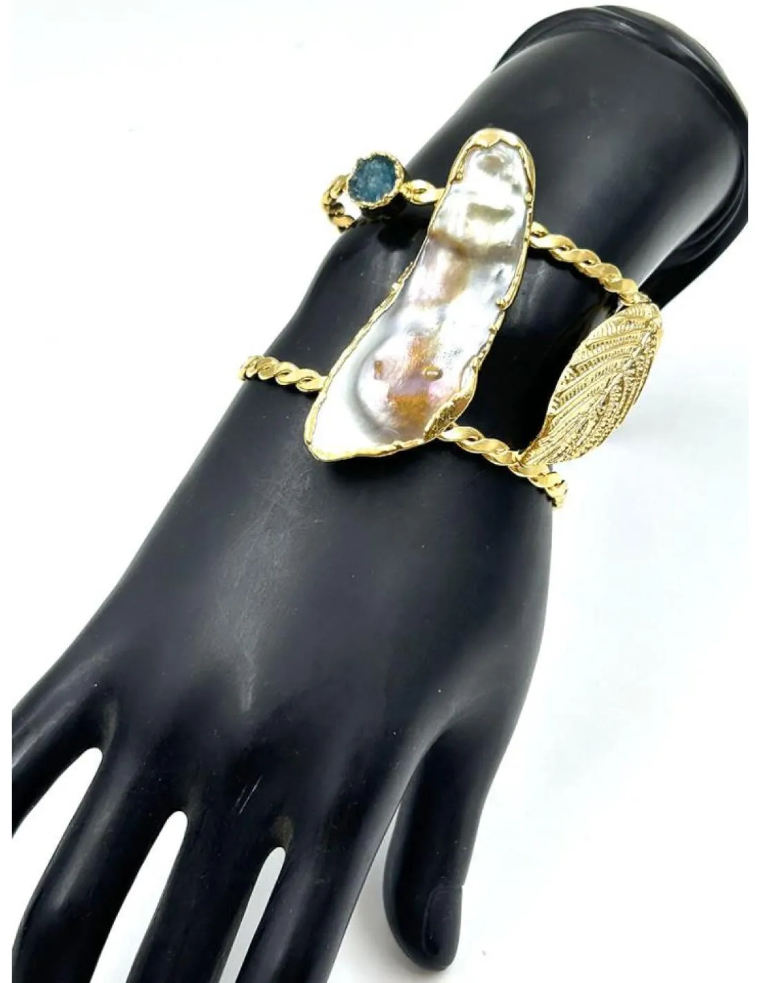 BRAZALETES DE PERLAS BARROCAS DISEÑO ANCHO DORADO PARA BODAS