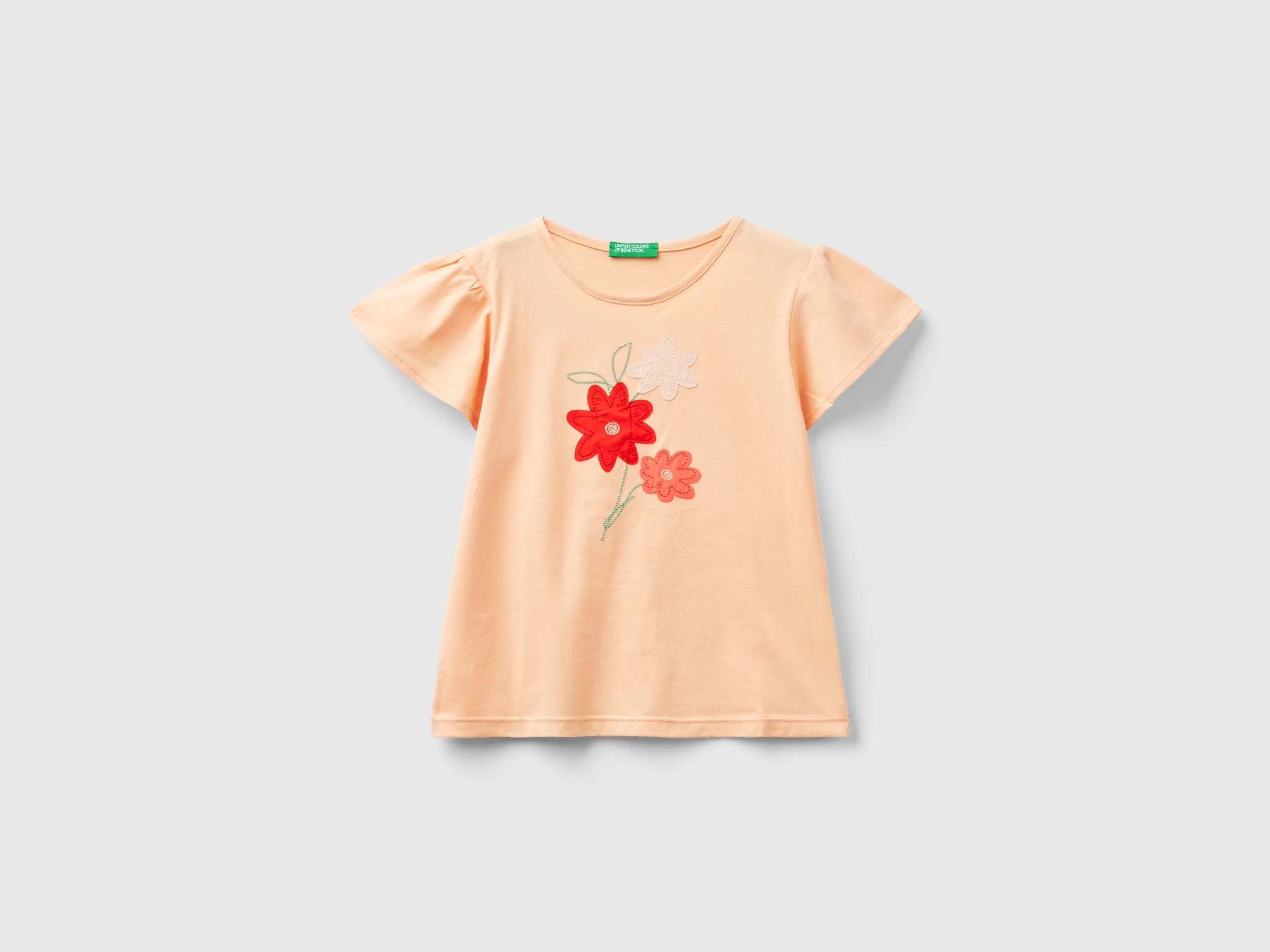 Camiseta con bordado floral
