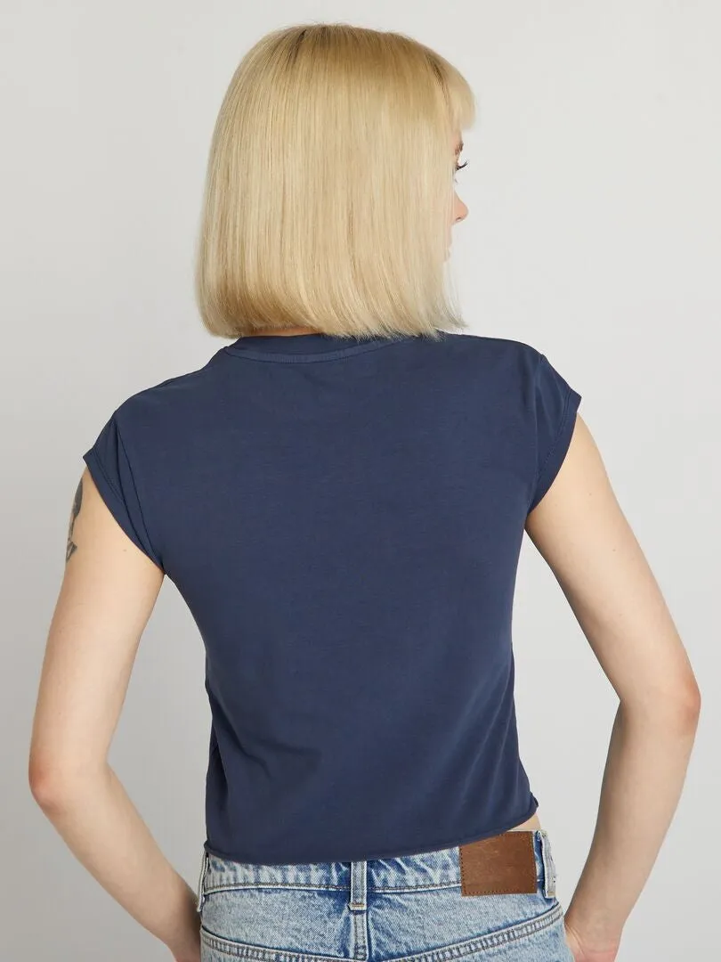 CAMISETA CROPPED ELáSTICA ESTAMPADA  NEGRO