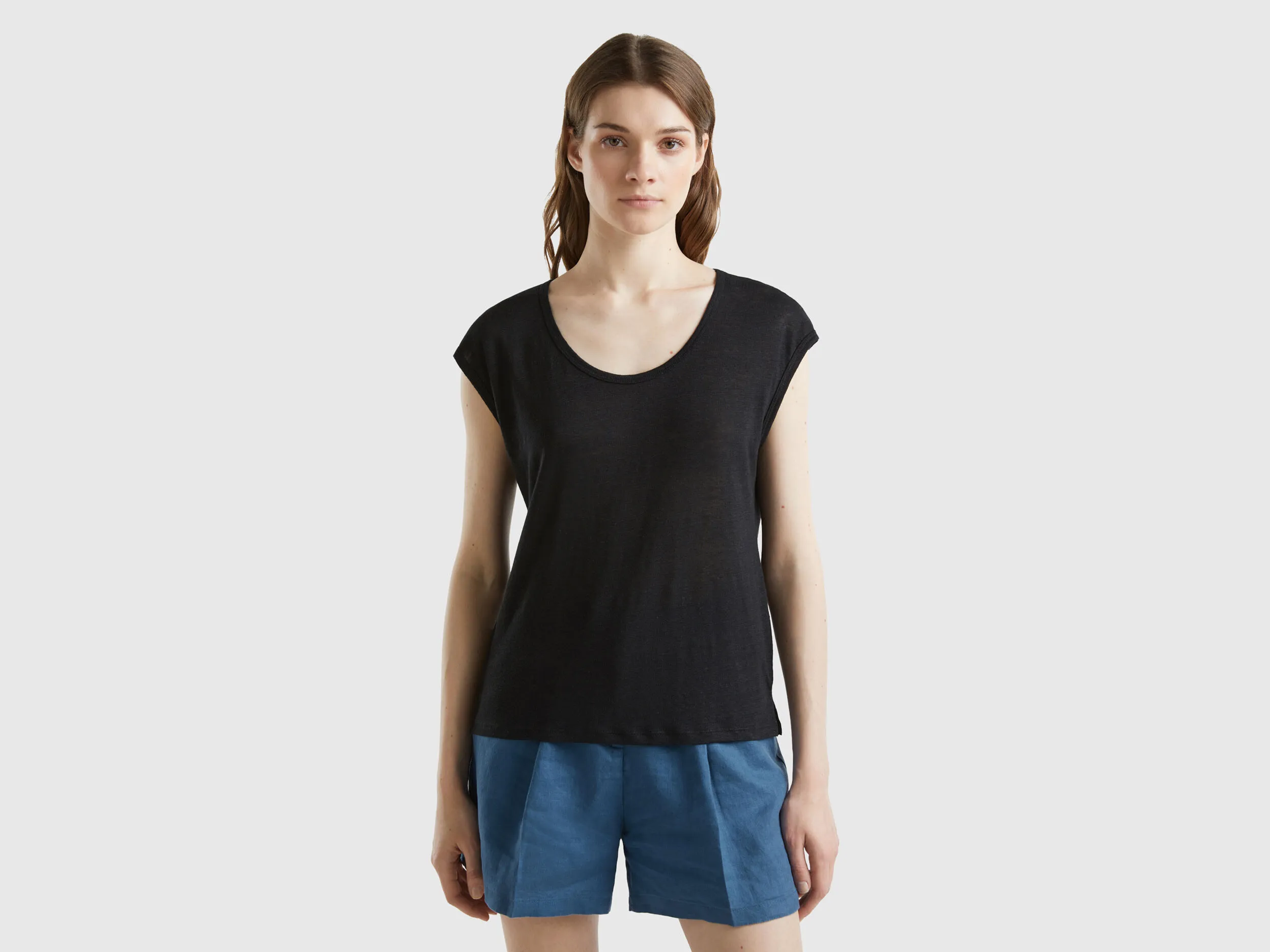 Camiseta de cuello ancho de lino puro