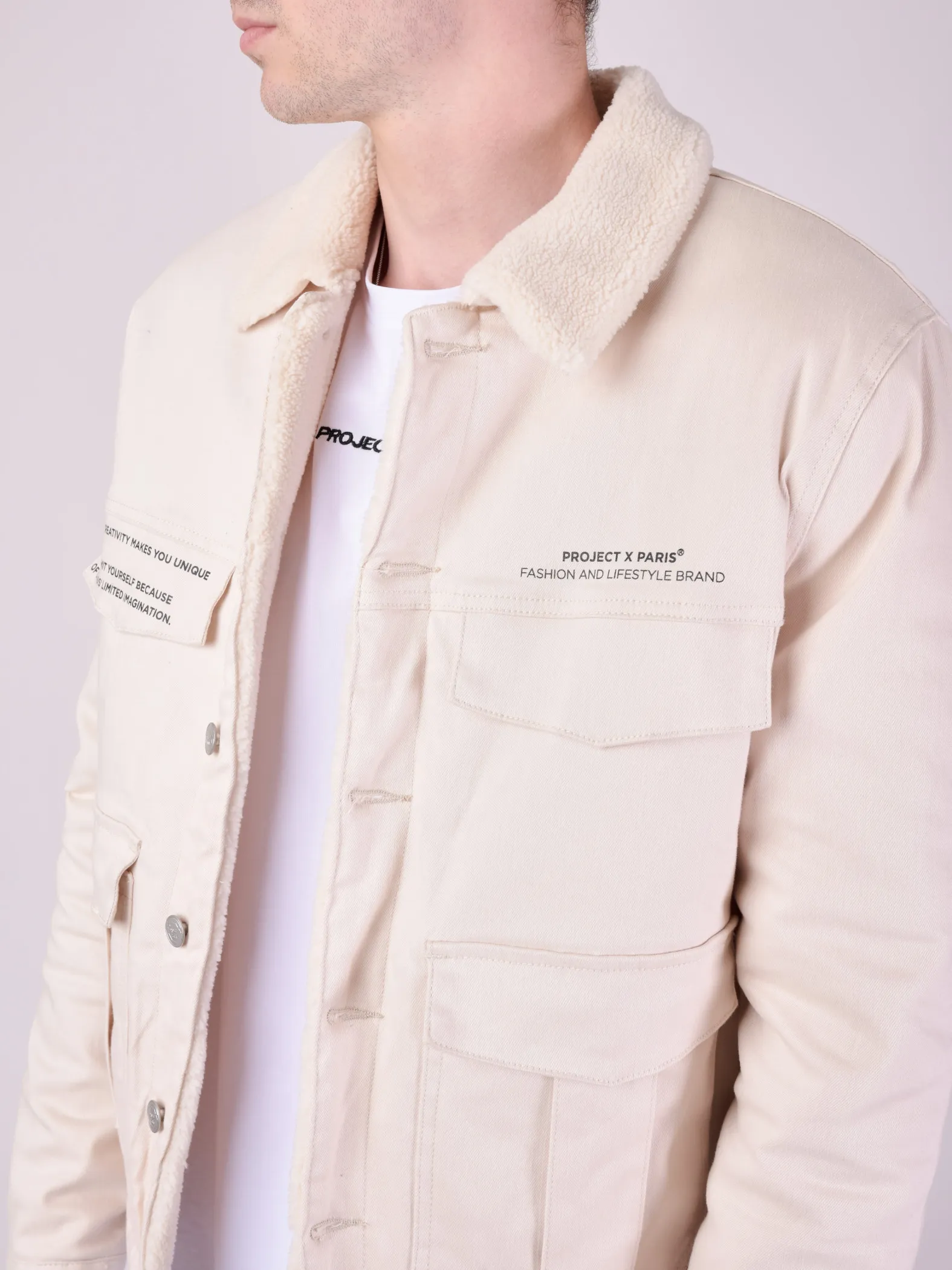 Chaqueta con cuello y forro efecto lana