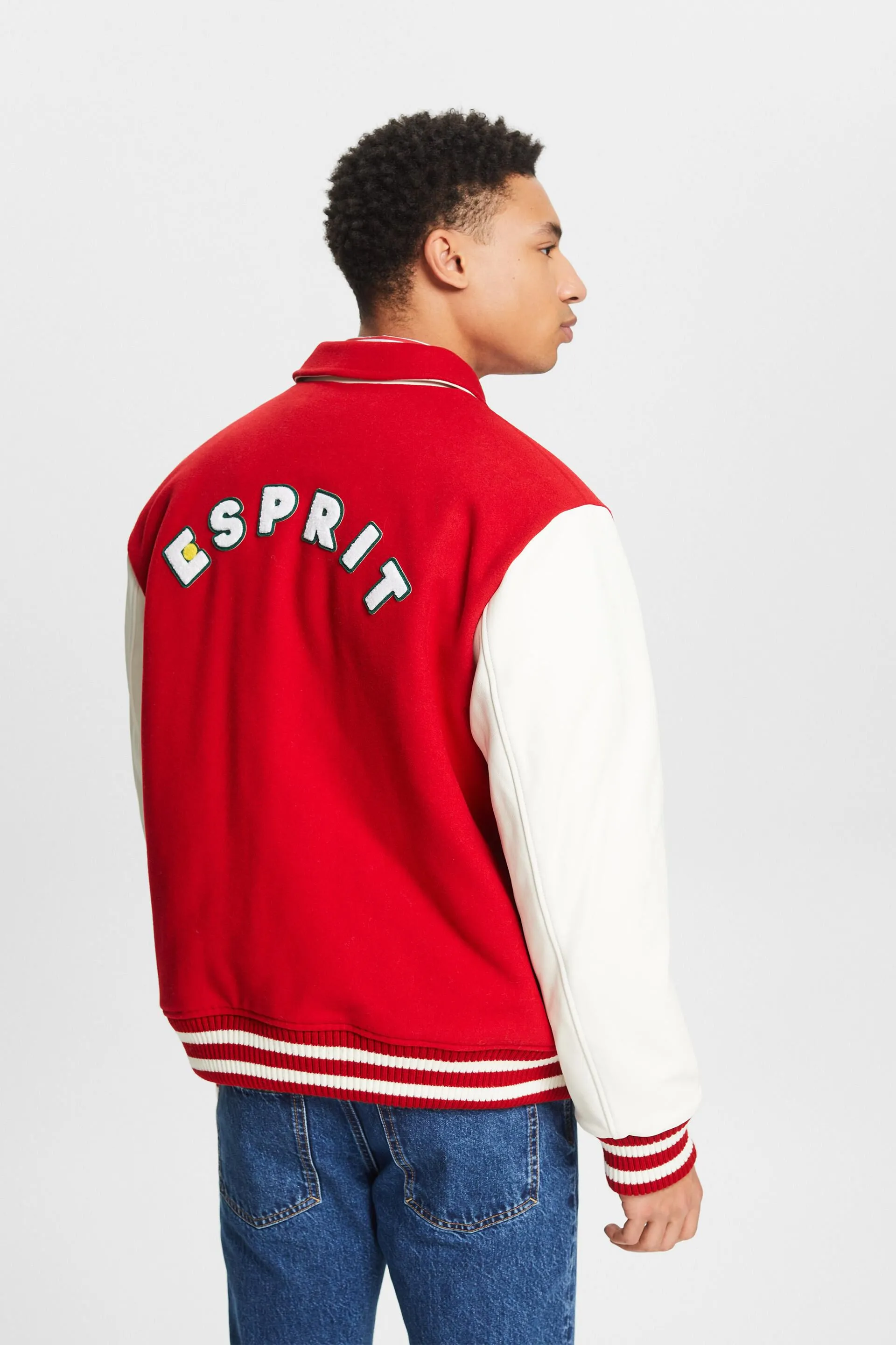 Chaqueta estilo universitario en mezcla de lana con logotipo estampado