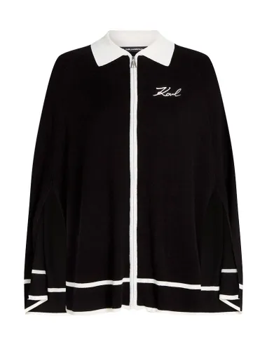 Chaqueta negra tipo capa con detalles en blanco