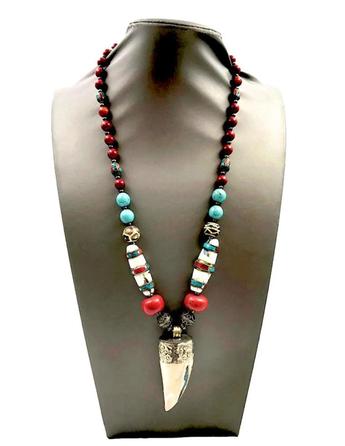COLLARES TIBETANOS CON CORAL Y COLMILLO ARTESANAL CON PLATA ENVEJECIDA