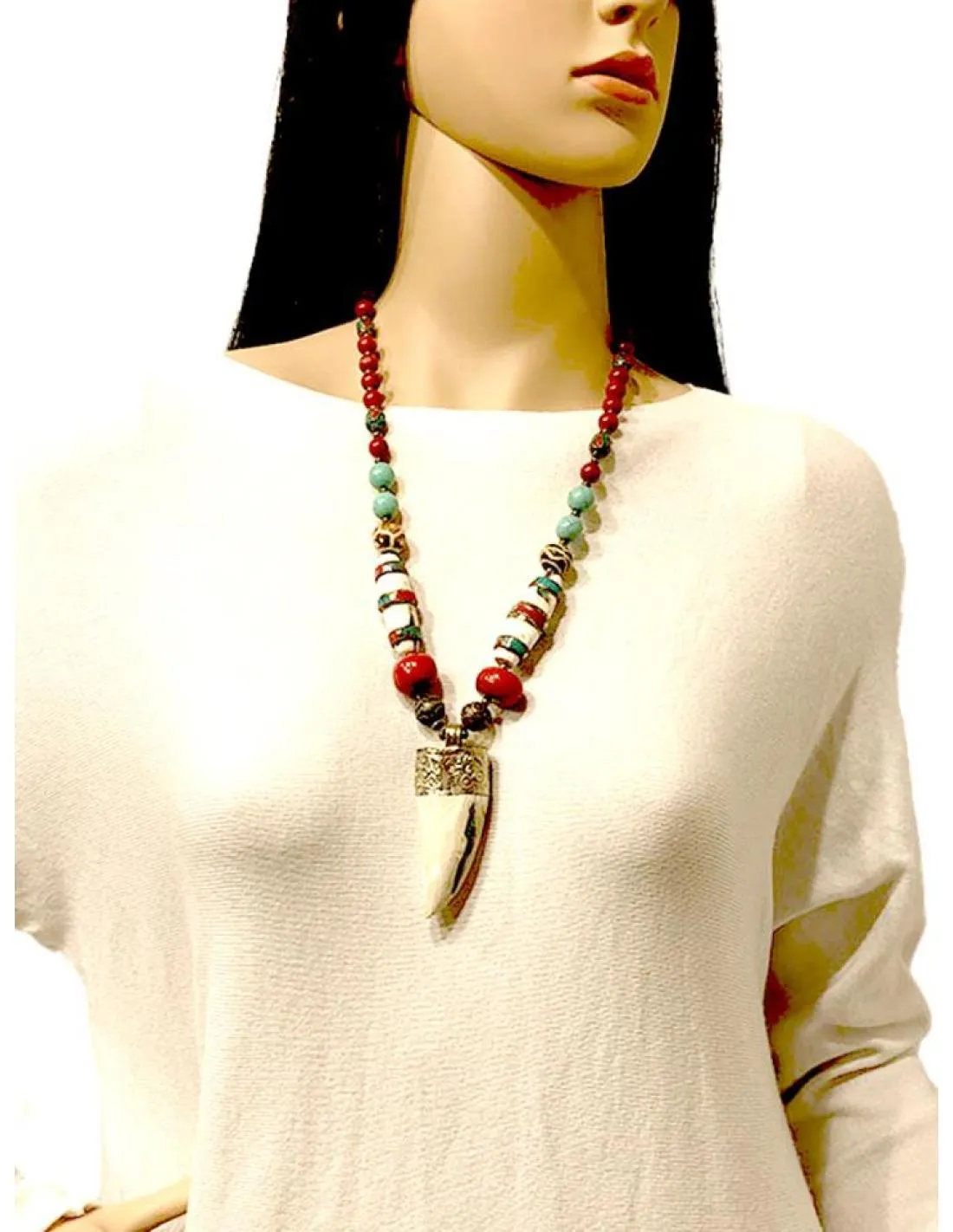 COLLARES TIBETANOS CON CORAL Y COLMILLO ARTESANAL CON PLATA ENVEJECIDA