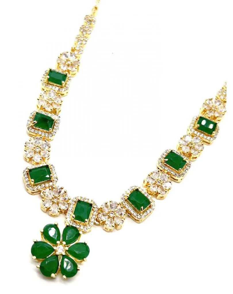 COLLARES VERDE ESMERALDA DISEÑO EXQUISITO DE FLORES