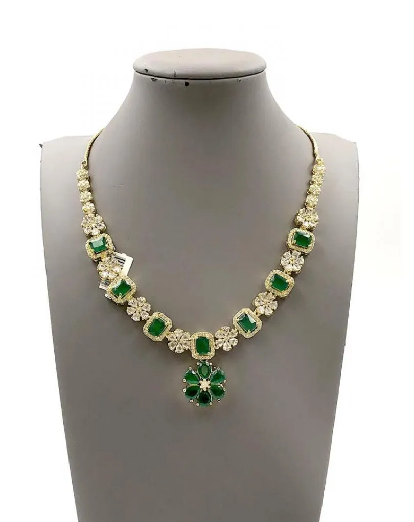 COLLARES VERDE ESMERALDA DISEÑO EXQUISITO DE FLORES