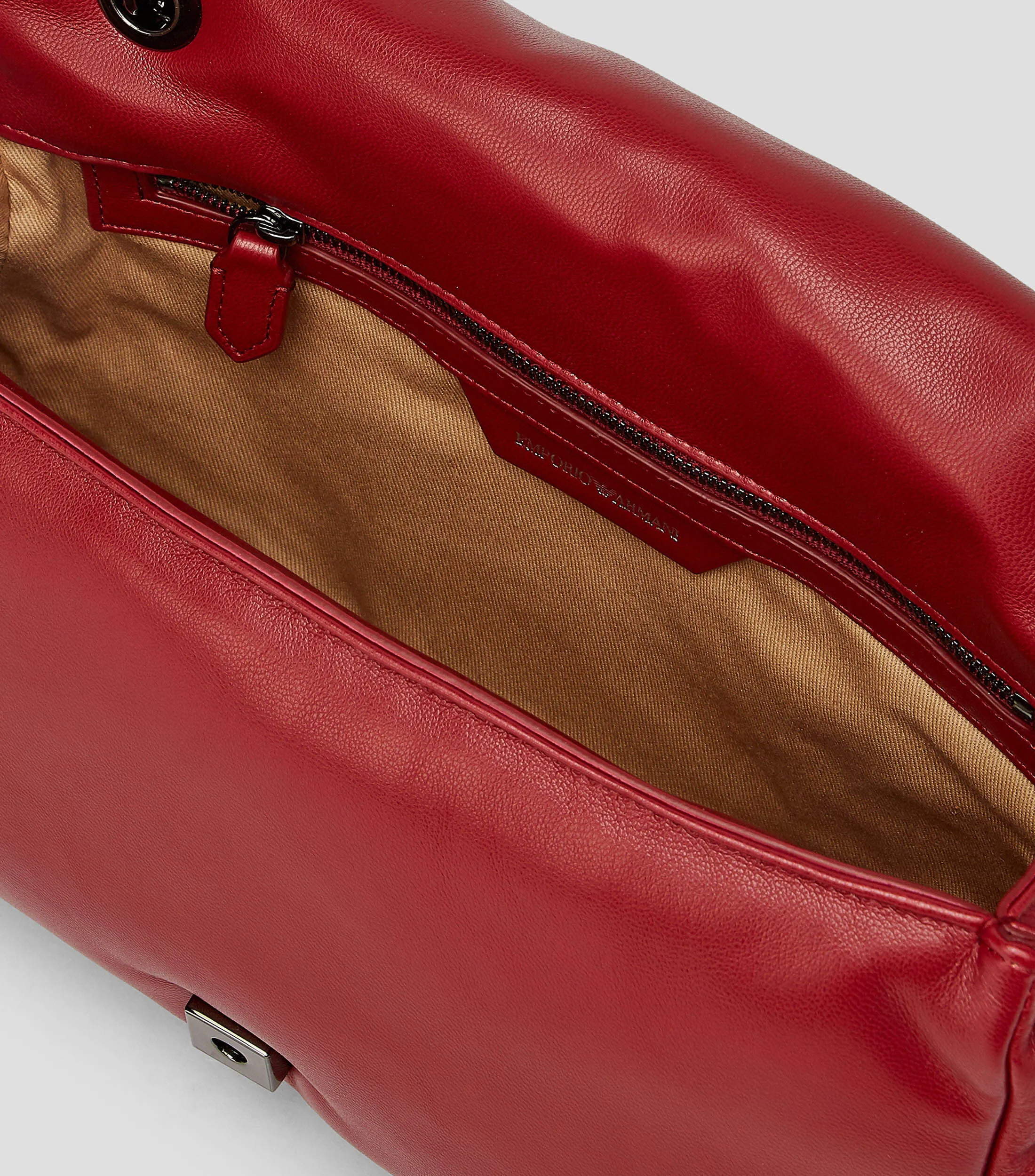 Emporio Armani Bolso shoulder rojo capitonado Mujer