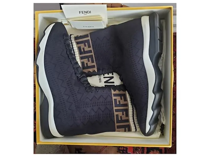 Fendi Par de zapatillas P 41 ESO Negro 