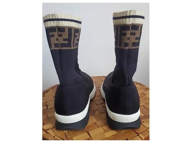 Fendi Par de zapatillas P 41 ESO Negro 