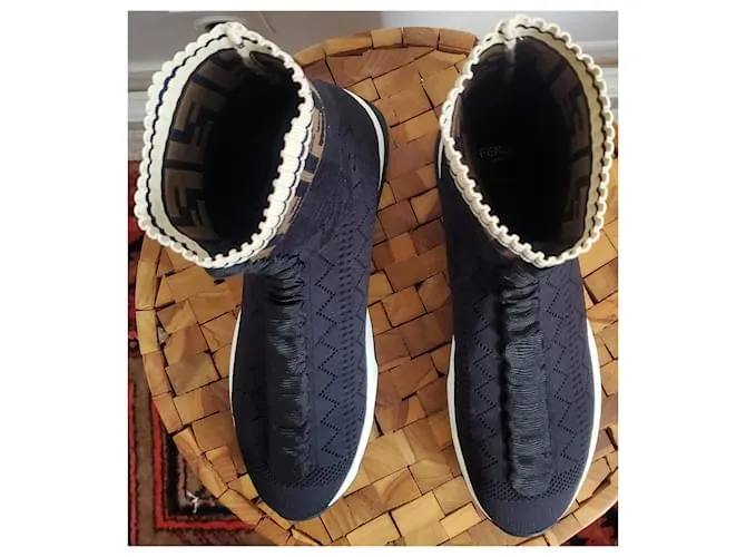Fendi Par de zapatillas P 41 ESO Negro 