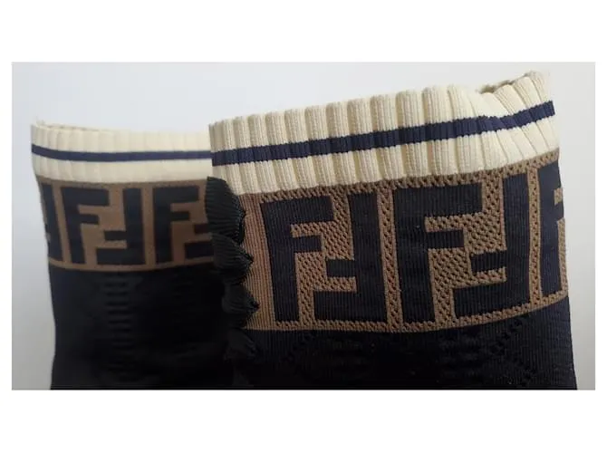 Fendi Par de zapatillas P 41 ESO Negro 