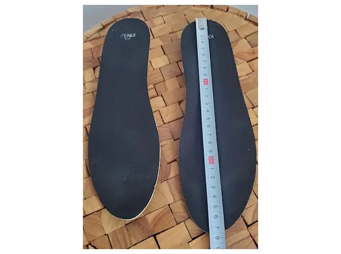 Fendi Par de zapatillas P 41 ESO Negro 