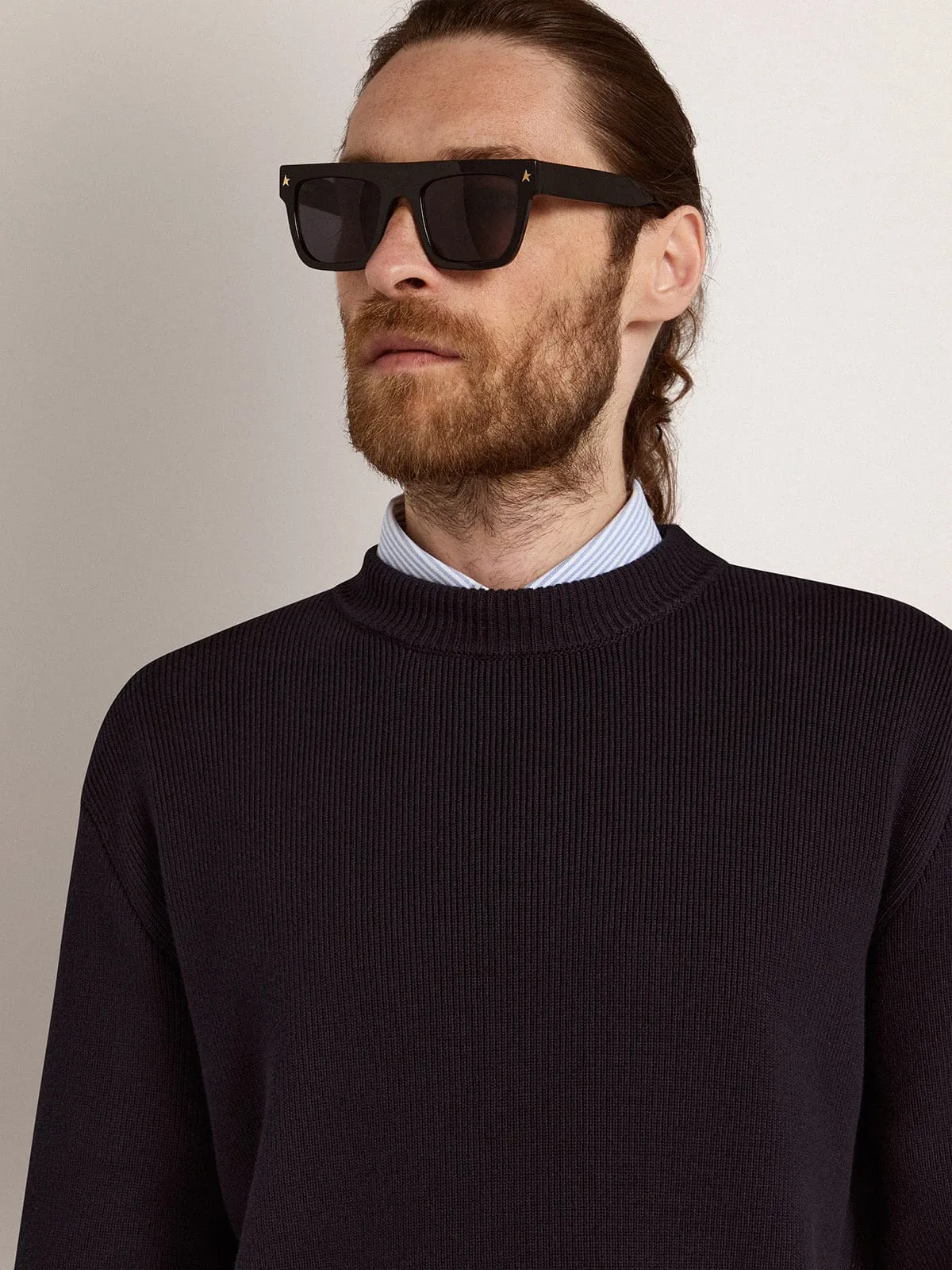 Gafas de sol Square con montura negra y detalles dorados