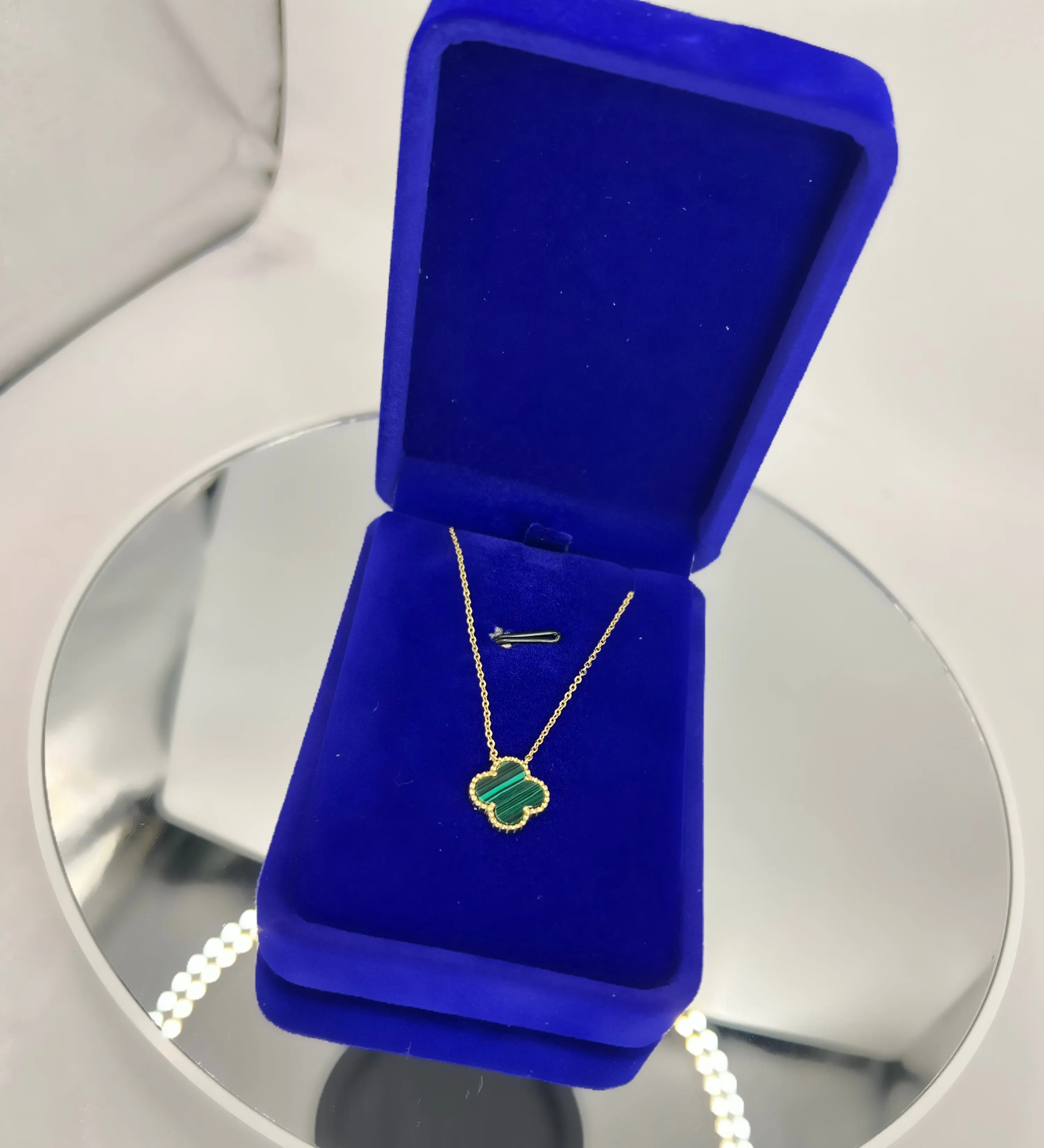 Green VC simple necklace