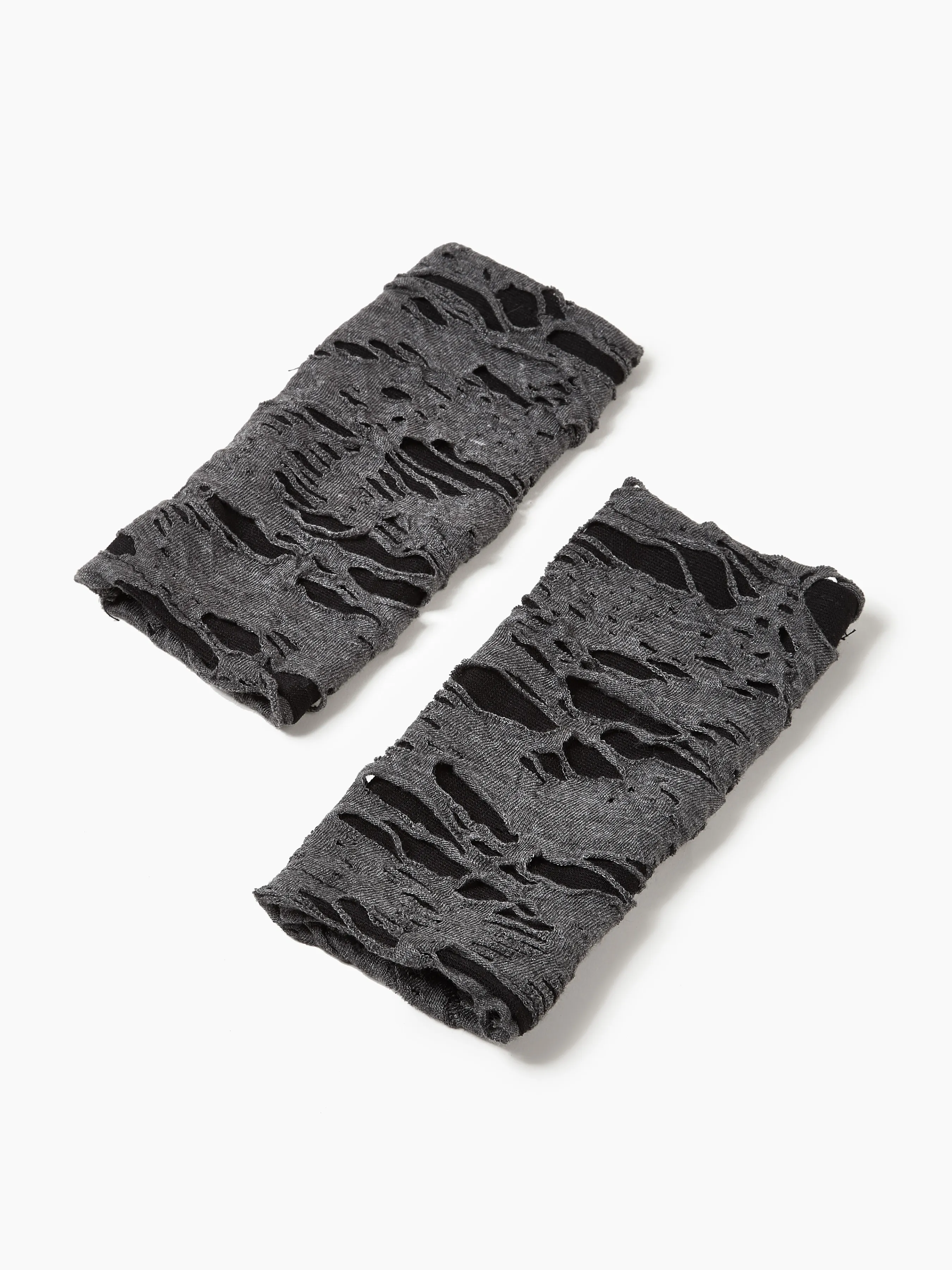 Guantes sin dedos desgarrados