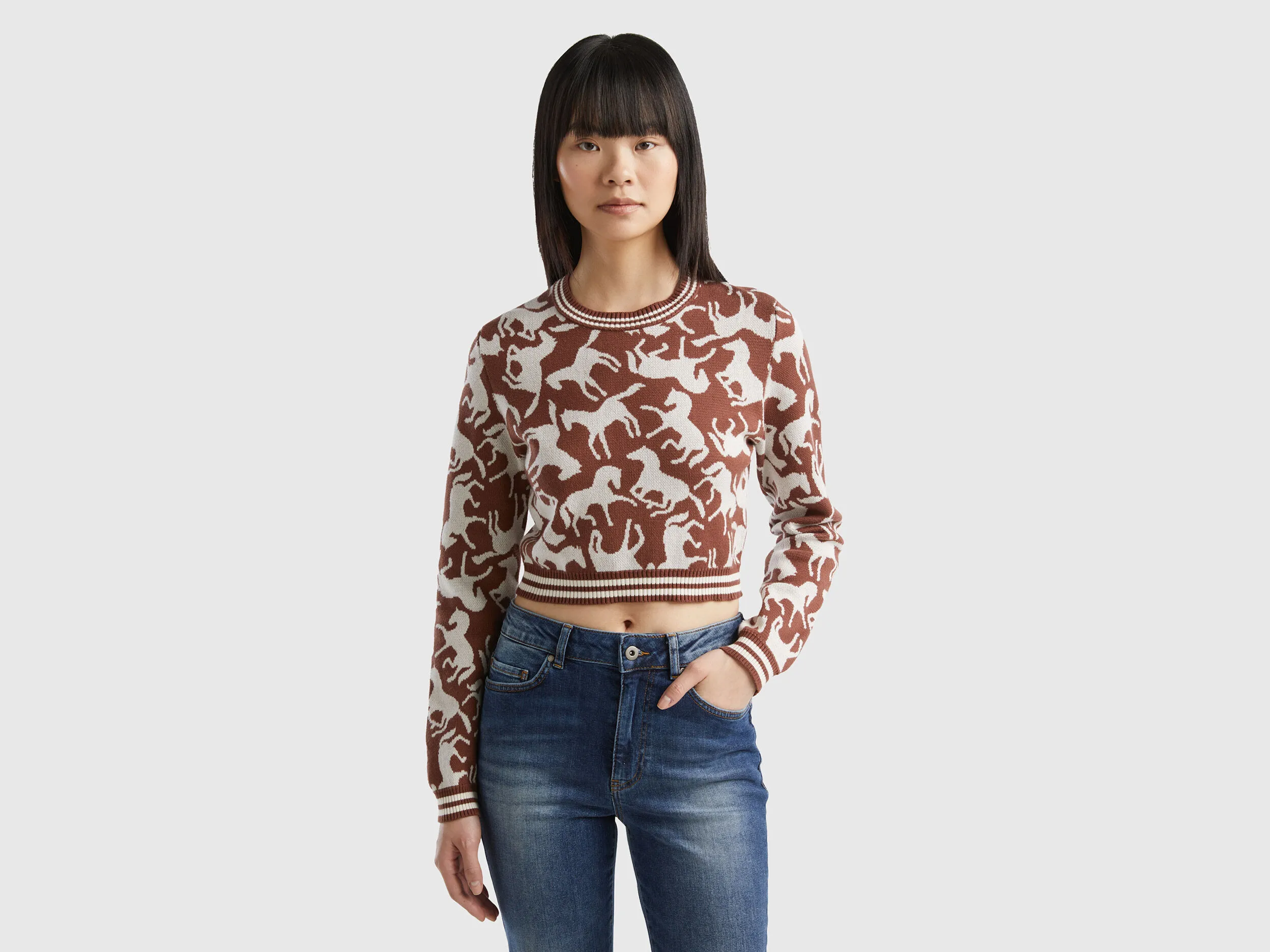 Jersey cropped con caballos