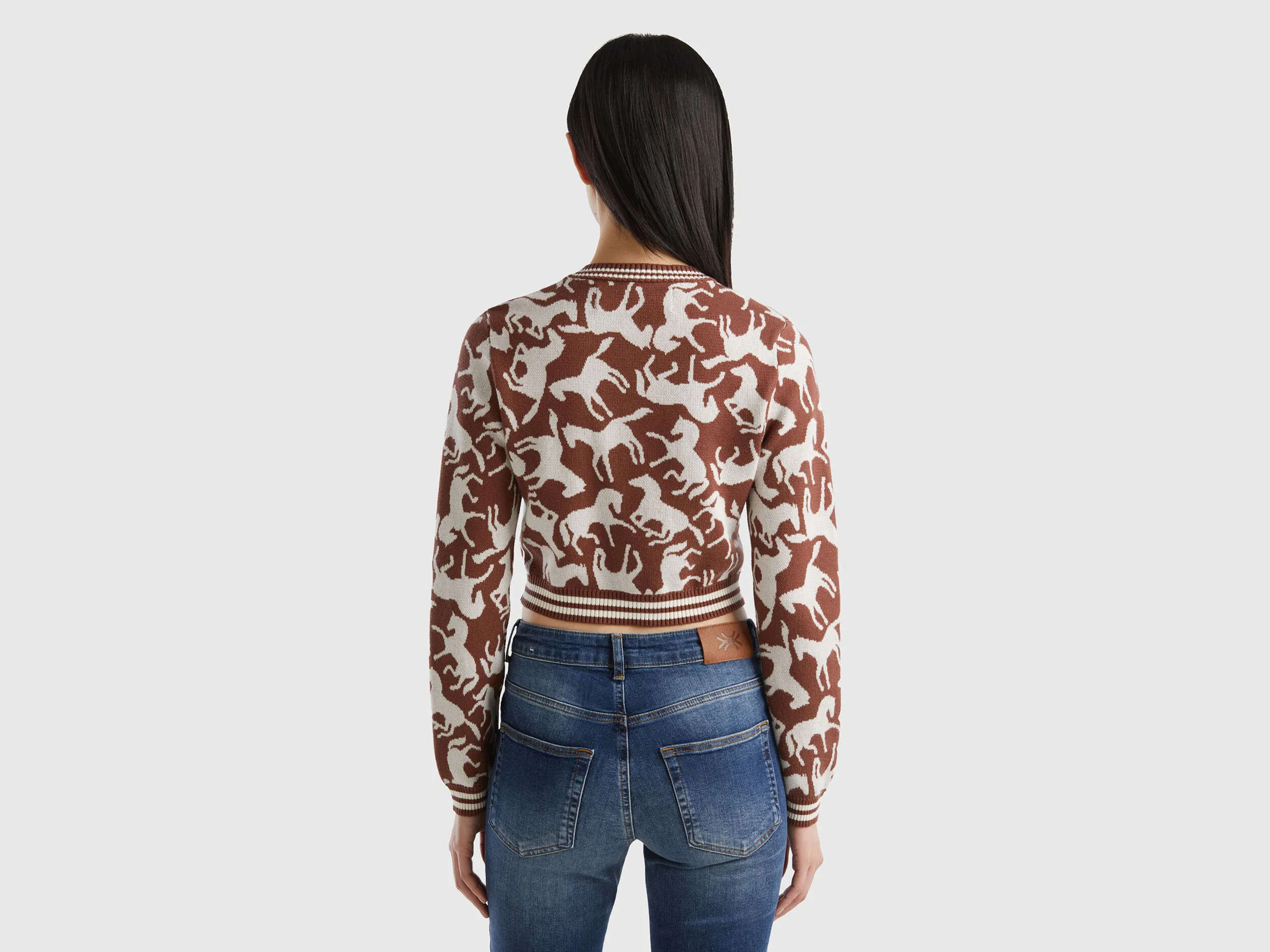 Jersey cropped con caballos