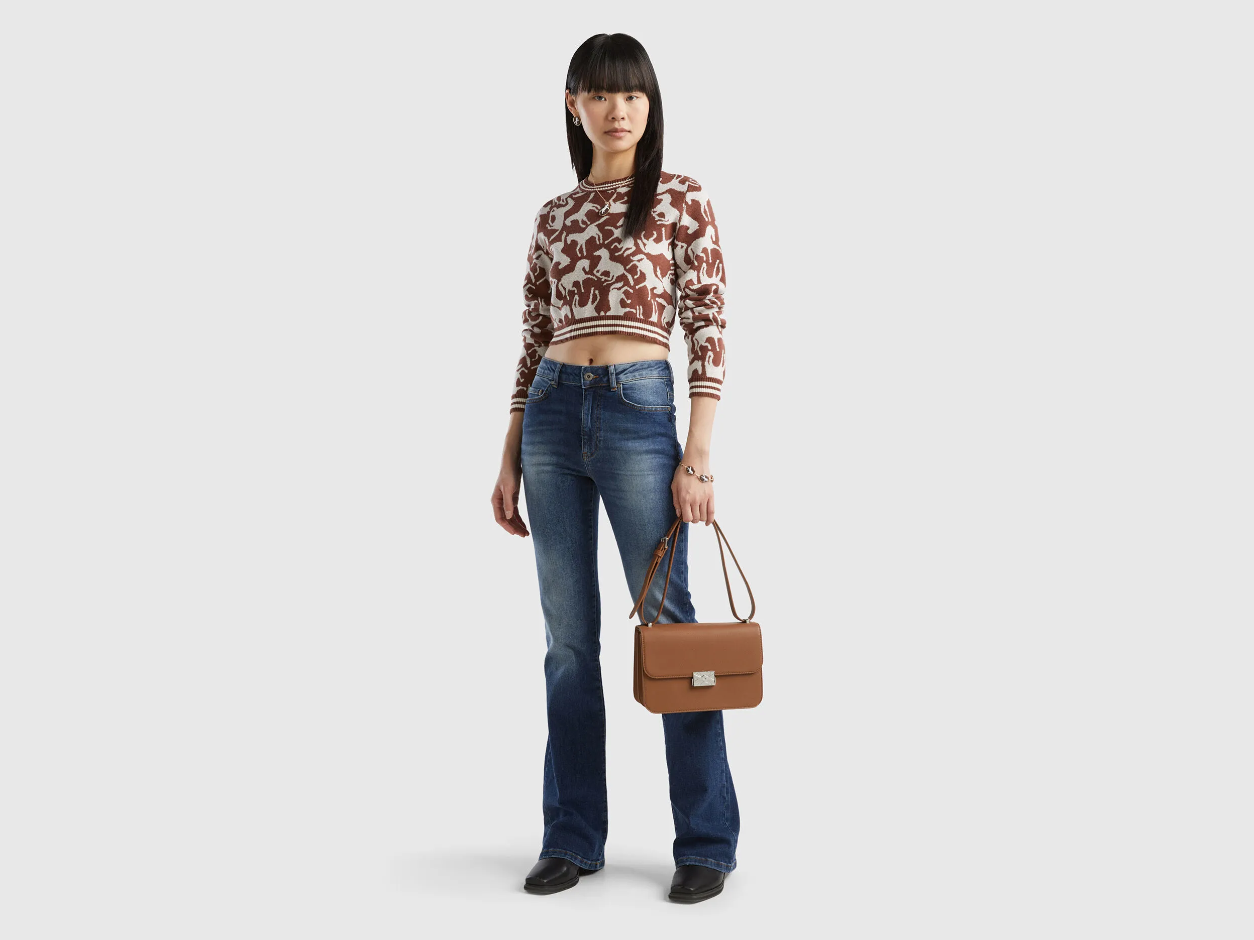 Jersey cropped con caballos