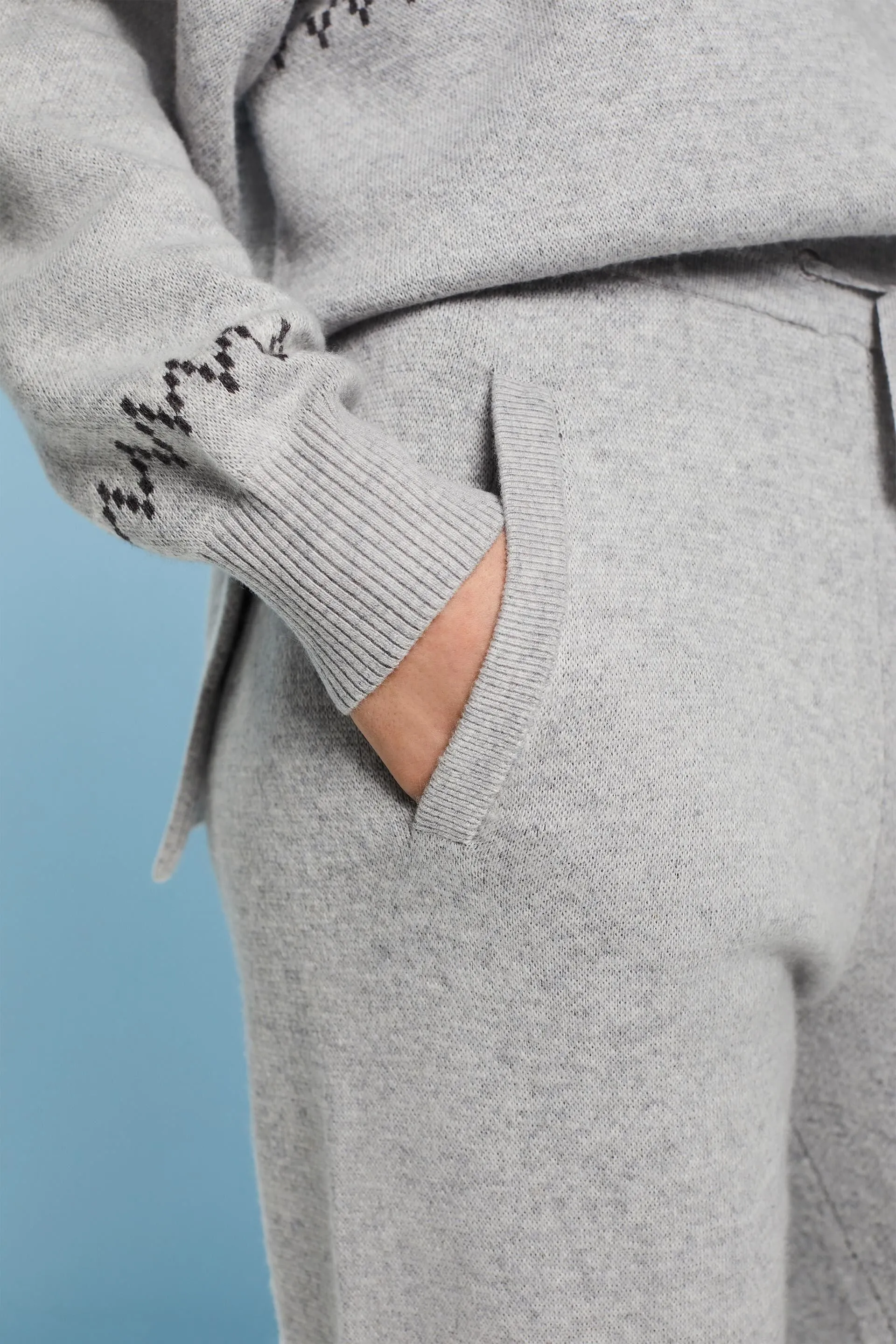 Pantalón de punto de estilo escandinavo confeccionado en una mezcla de lana y cachemir