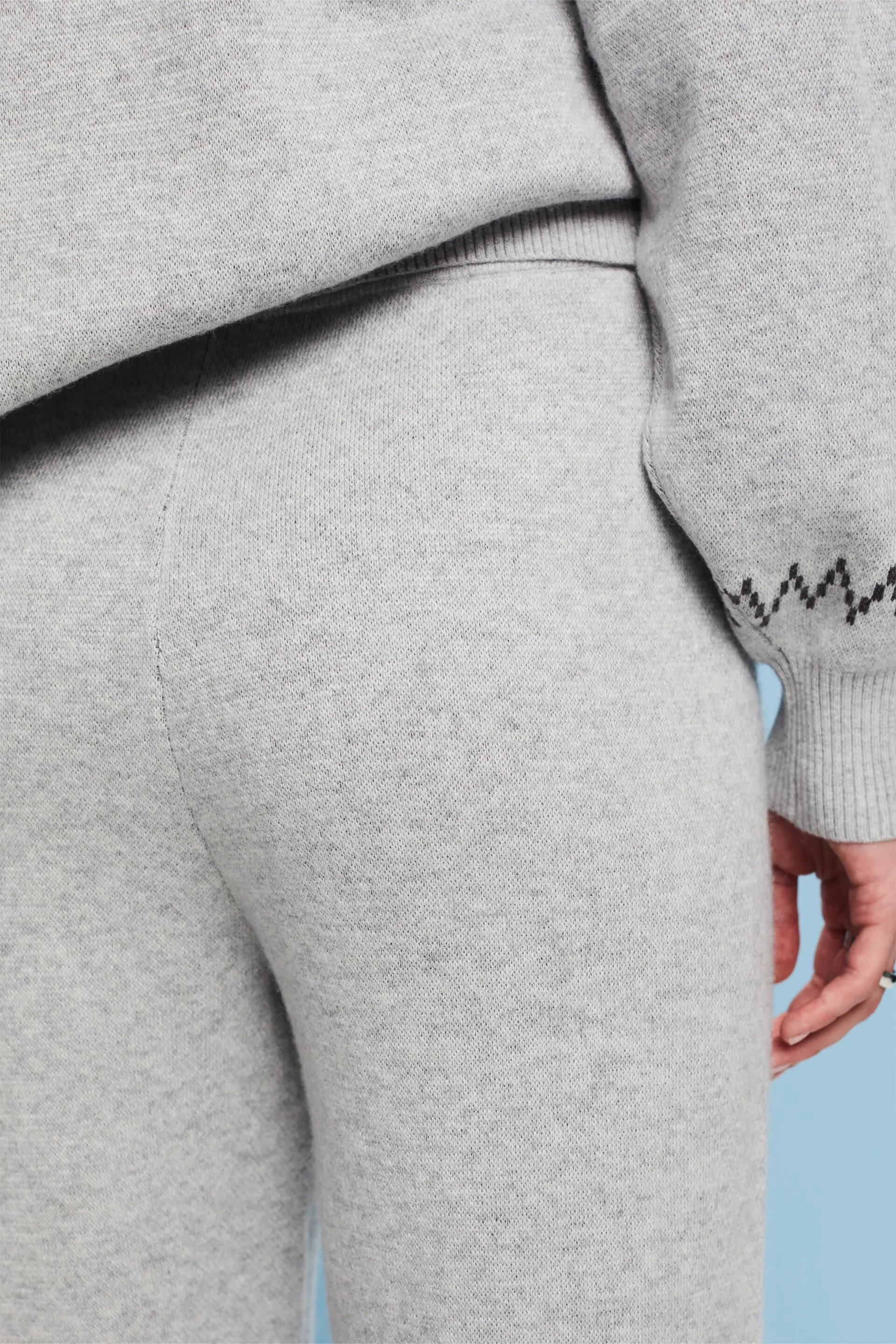 Pantalón de punto de estilo escandinavo confeccionado en una mezcla de lana y cachemir