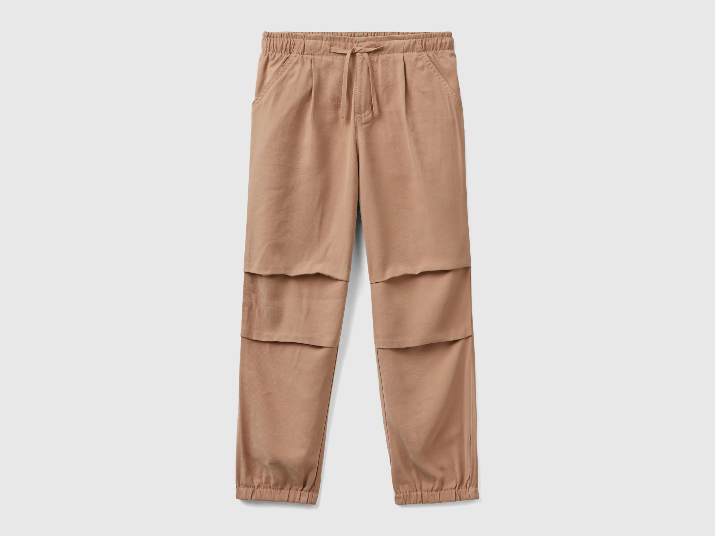 Pantalón parachute con cordón