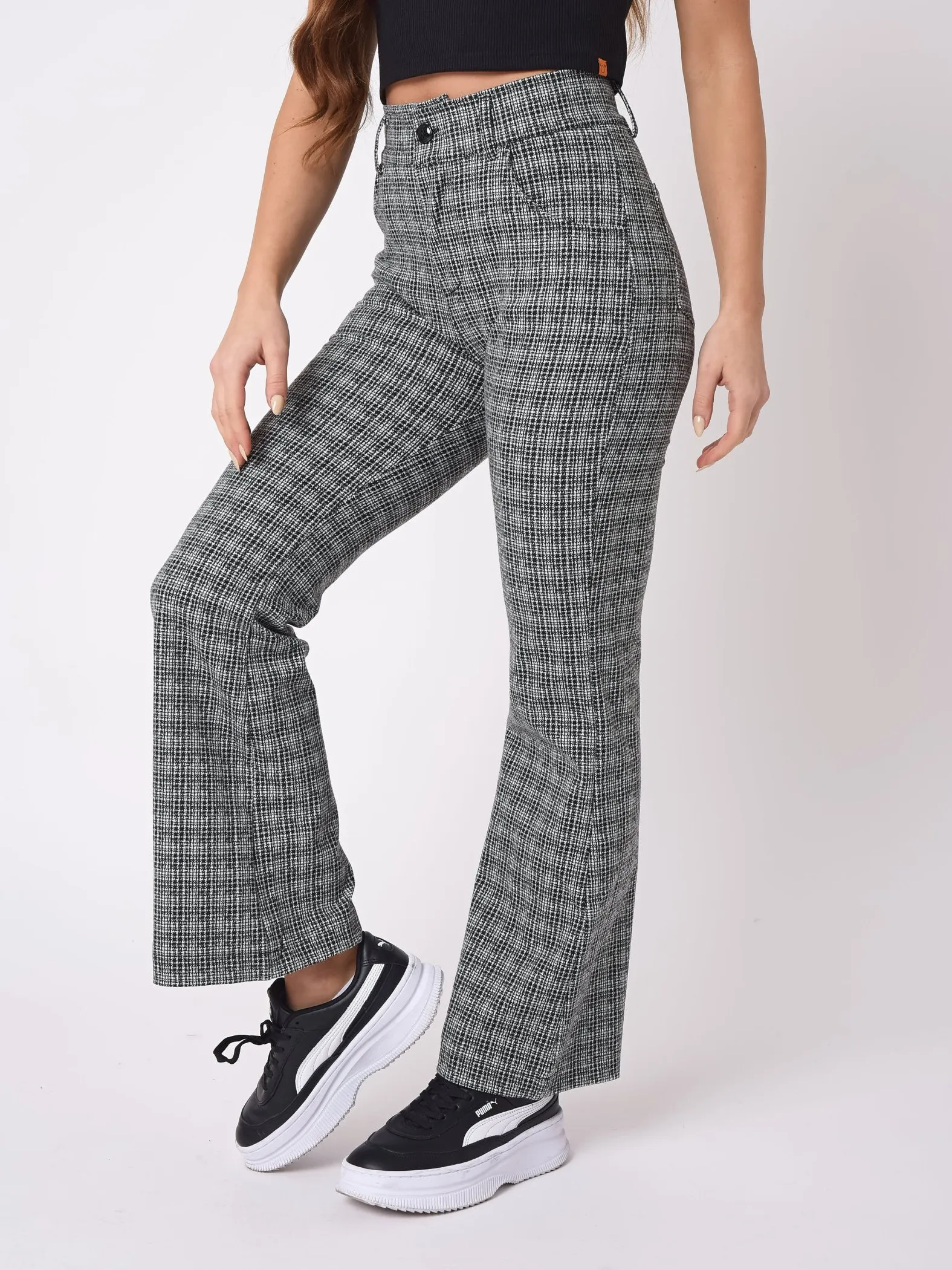 Pantalones acampanados con estampado de cuadros