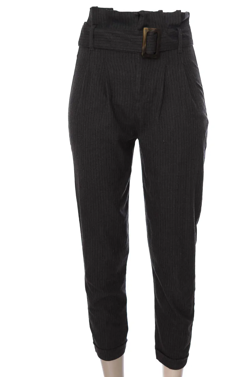 PANTALóN COLOR GRIS  BERSHKA
