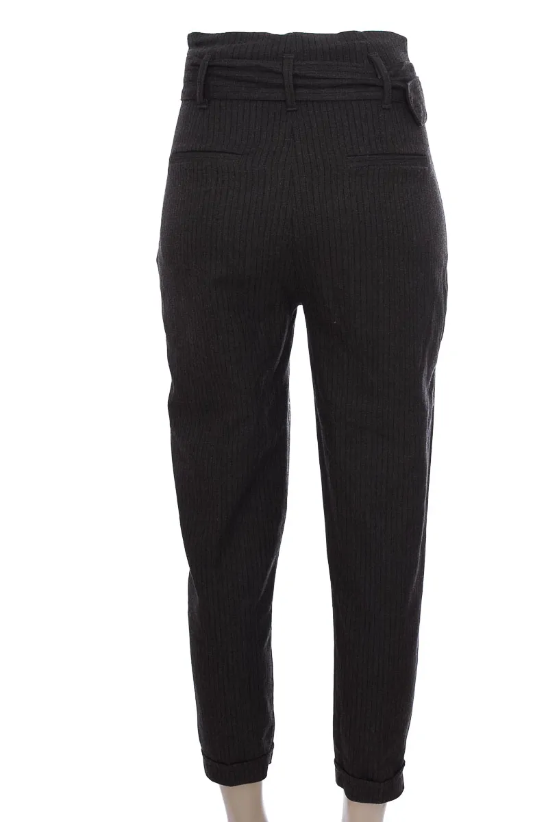 PANTALóN COLOR GRIS  BERSHKA