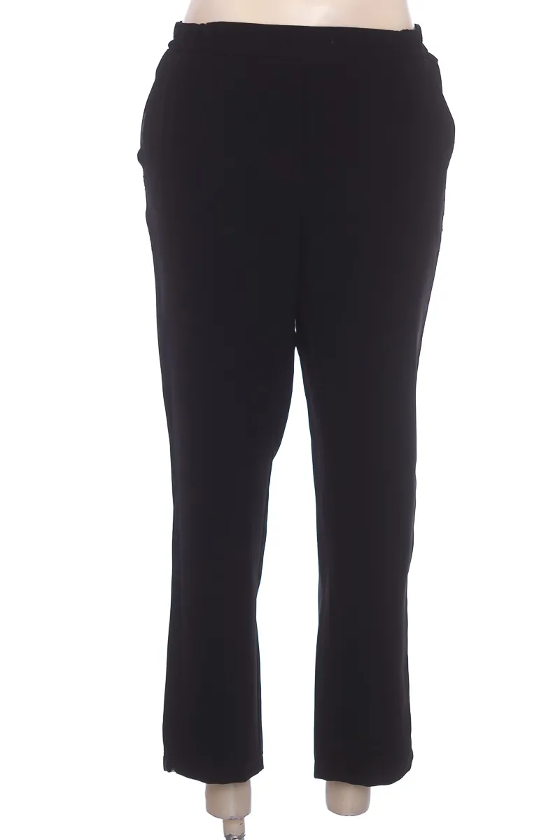 PANTALóN COLOR NEGRO  CLOSEANDO