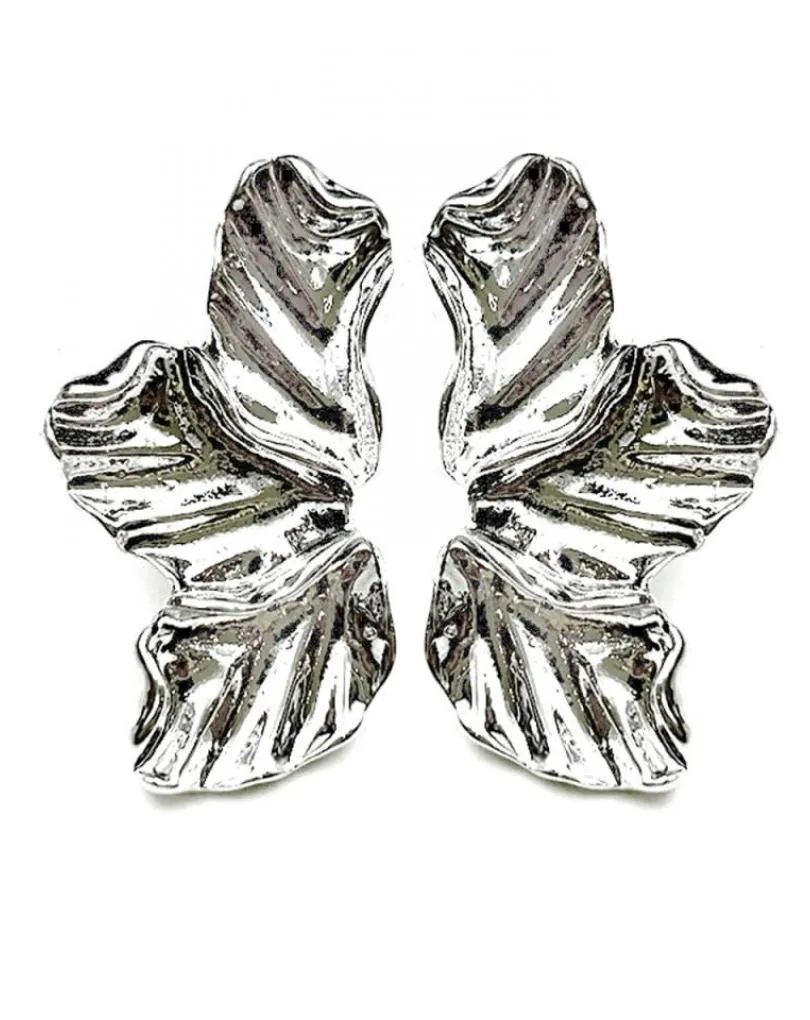 PENDIENTES PLATEADOS EN DISEÑO DE HOJAS COMO ABANICOS