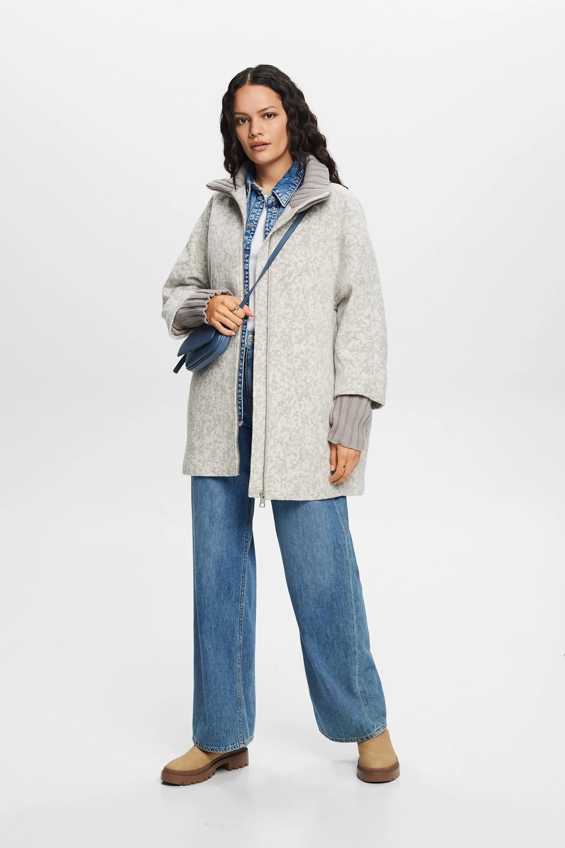 Reciclada: chaqueta larga con textura