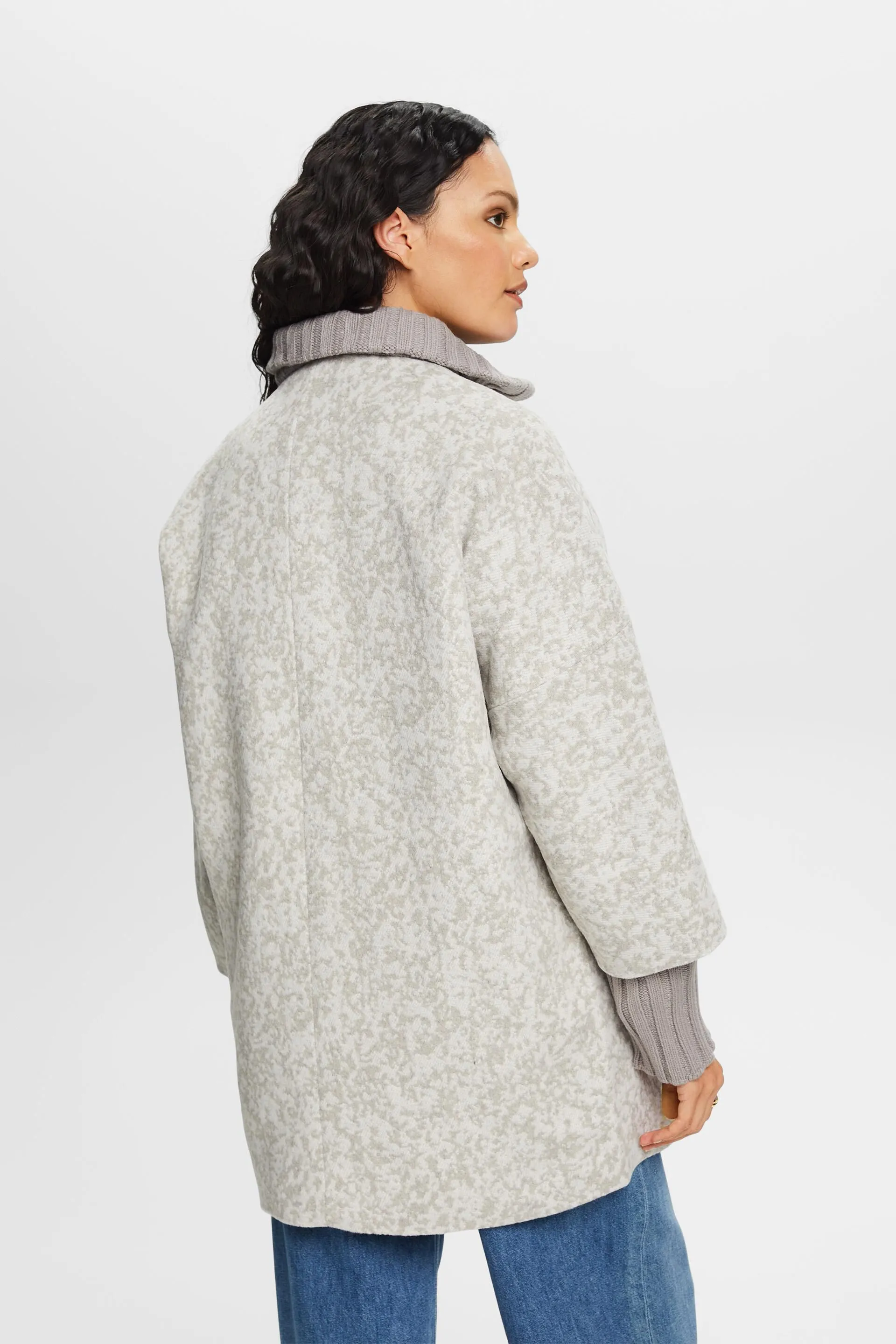 Reciclada: chaqueta larga con textura