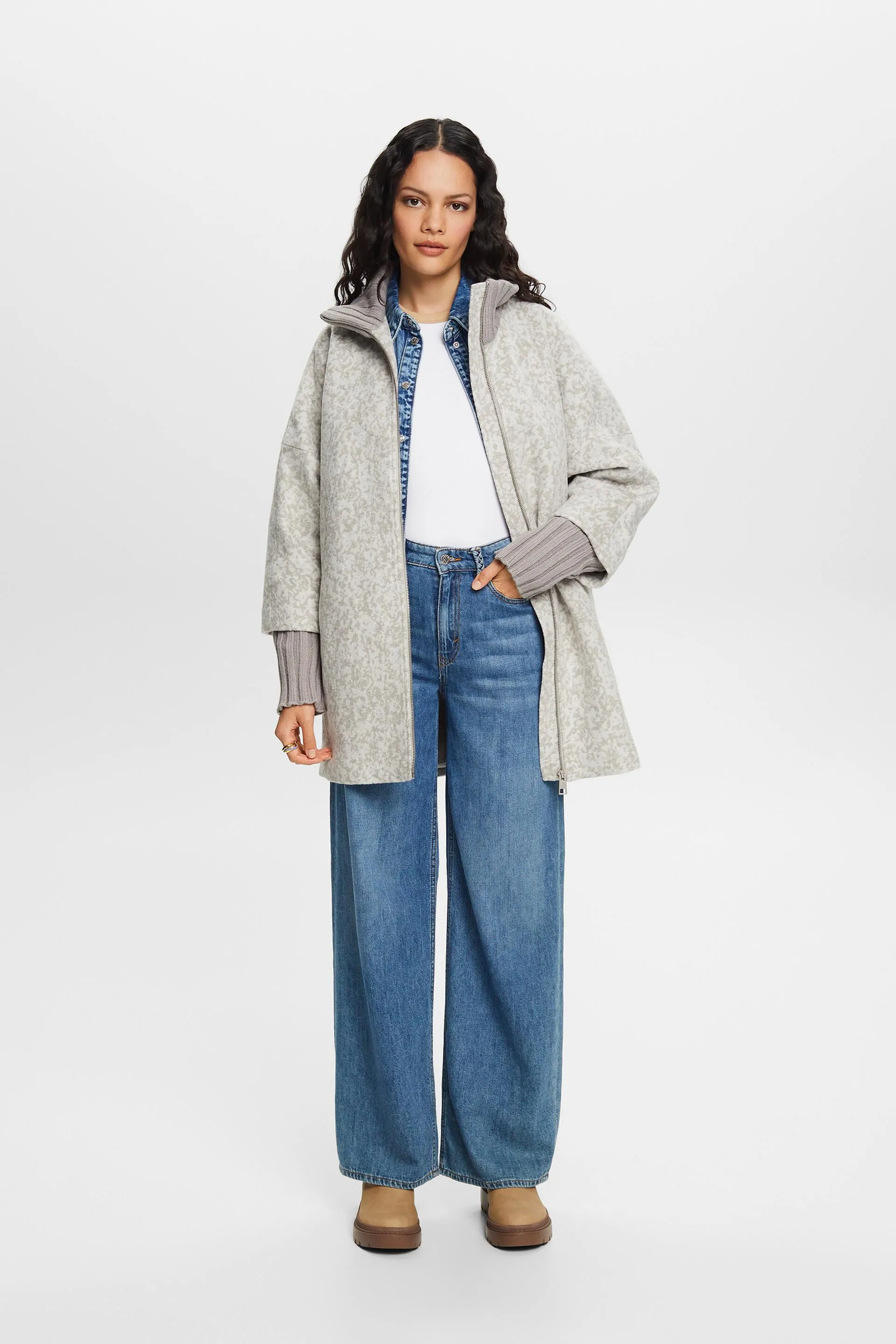 Reciclada: chaqueta larga con textura
