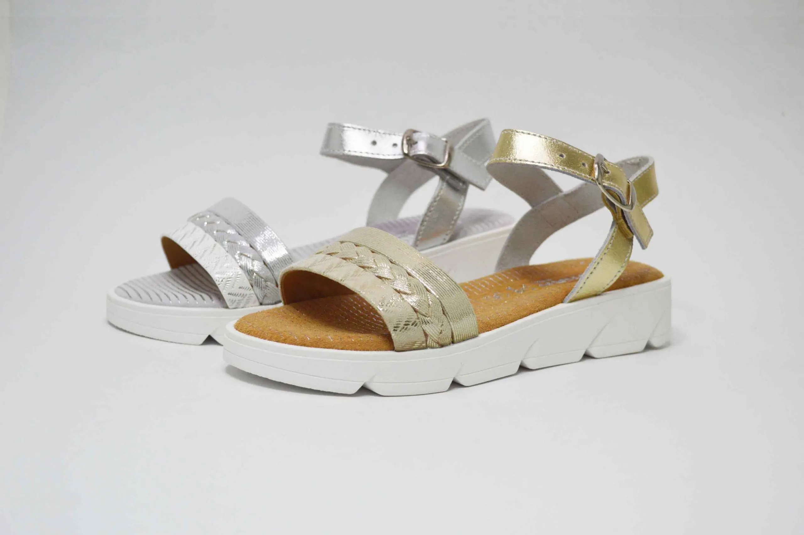 Sandalias metalizada suela blanca niña