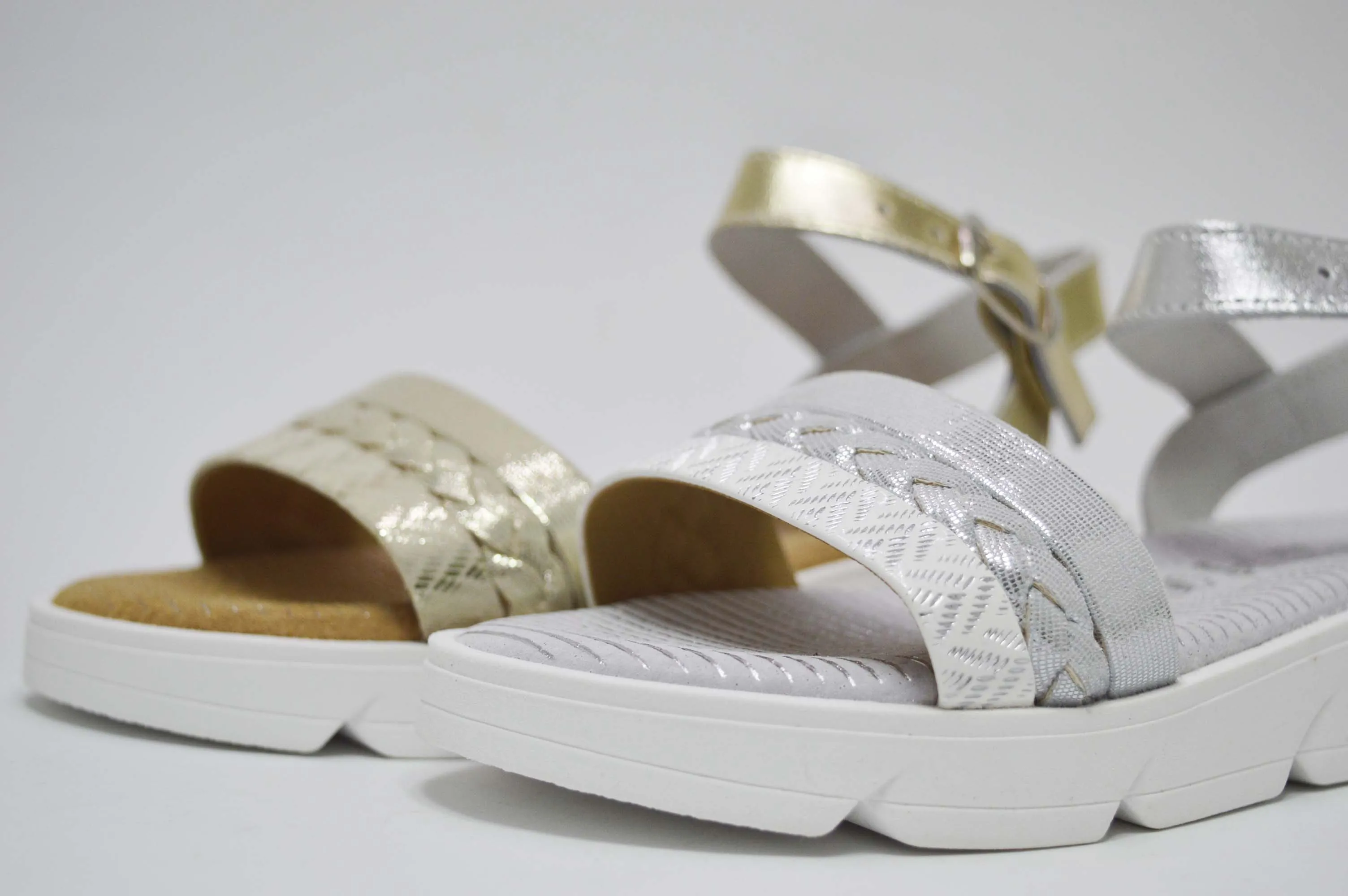 Sandalias metalizada suela blanca niña