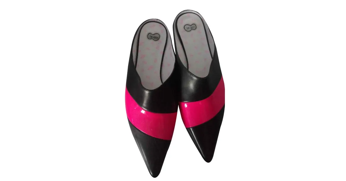 Sublime par de zapatos free lance. Negro Rosa 