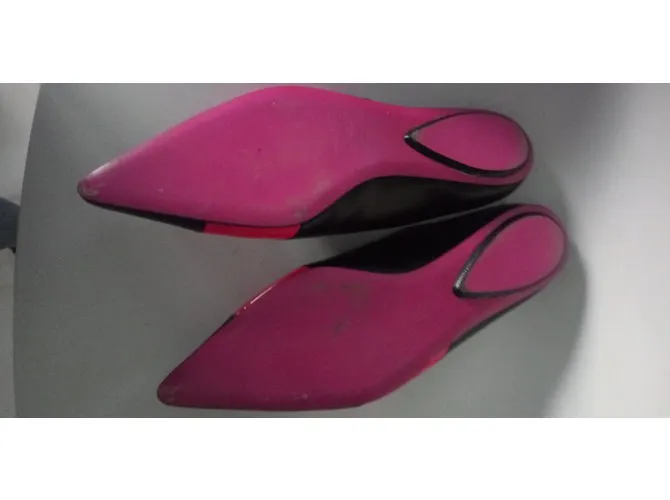 Sublime par de zapatos free lance. Negro Rosa 