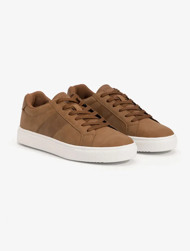 Tiffosi Denim – Deportivas marrones con suela blanca
