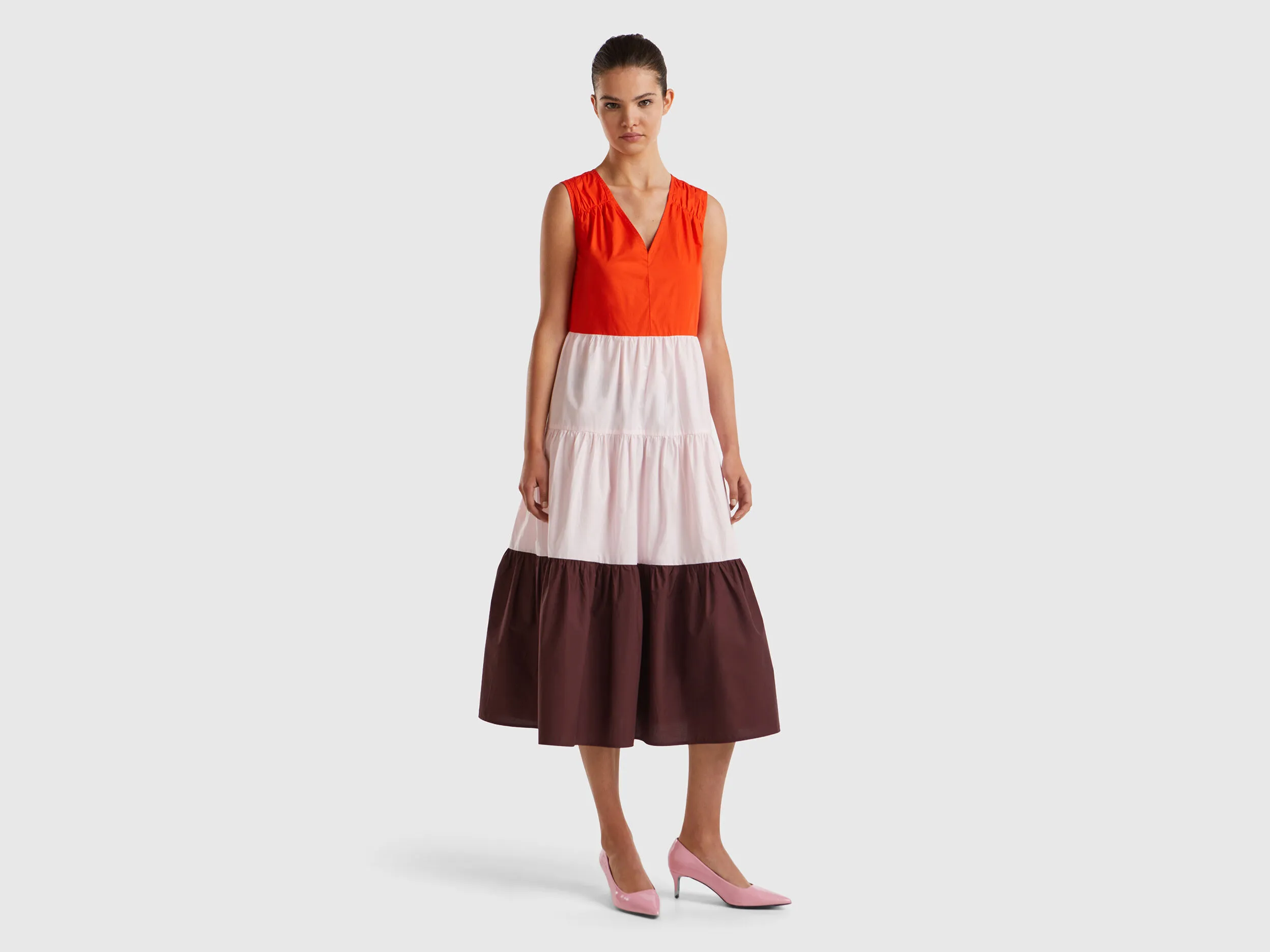 Vestido color block con volantes