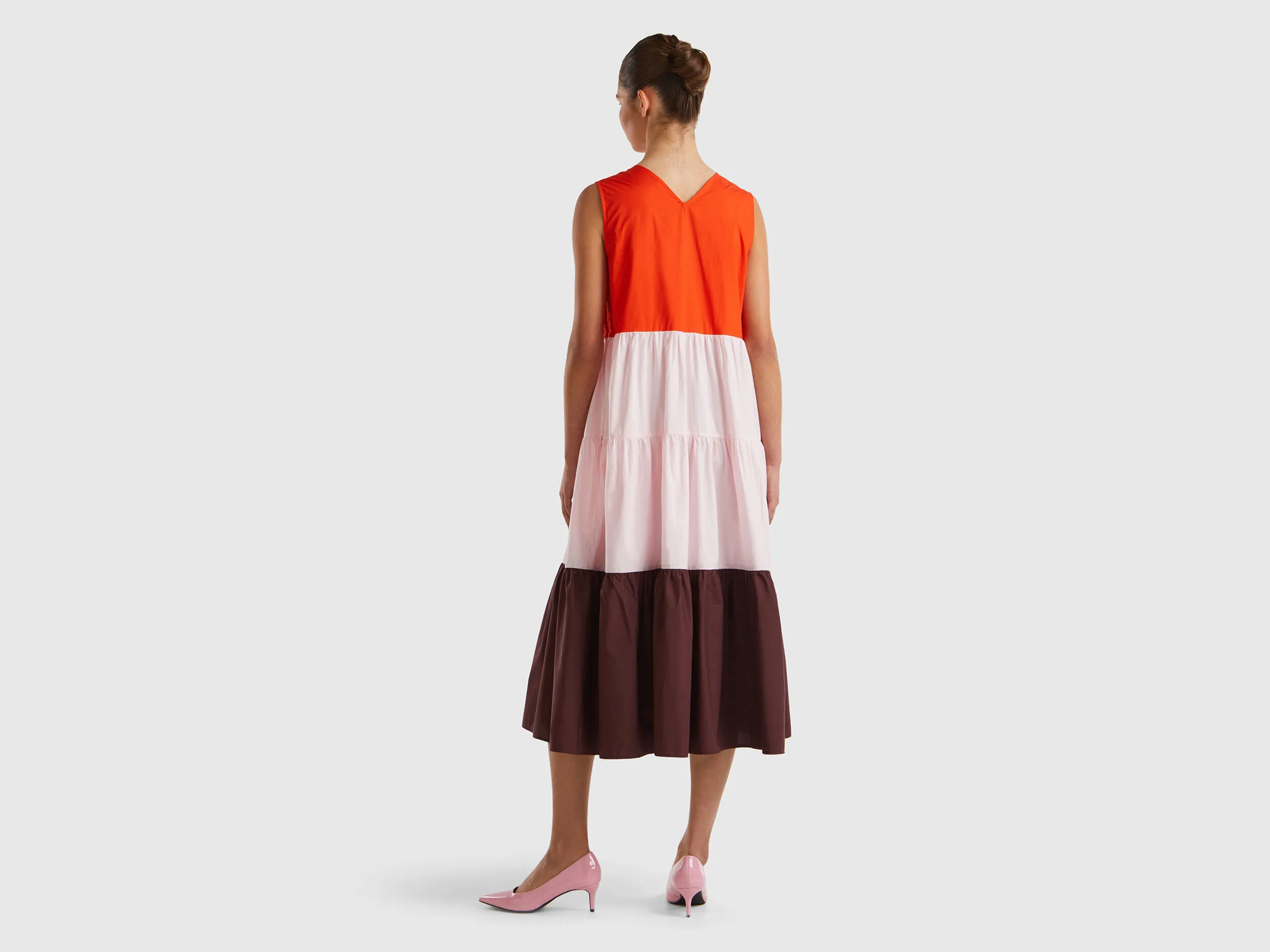Vestido color block con volantes