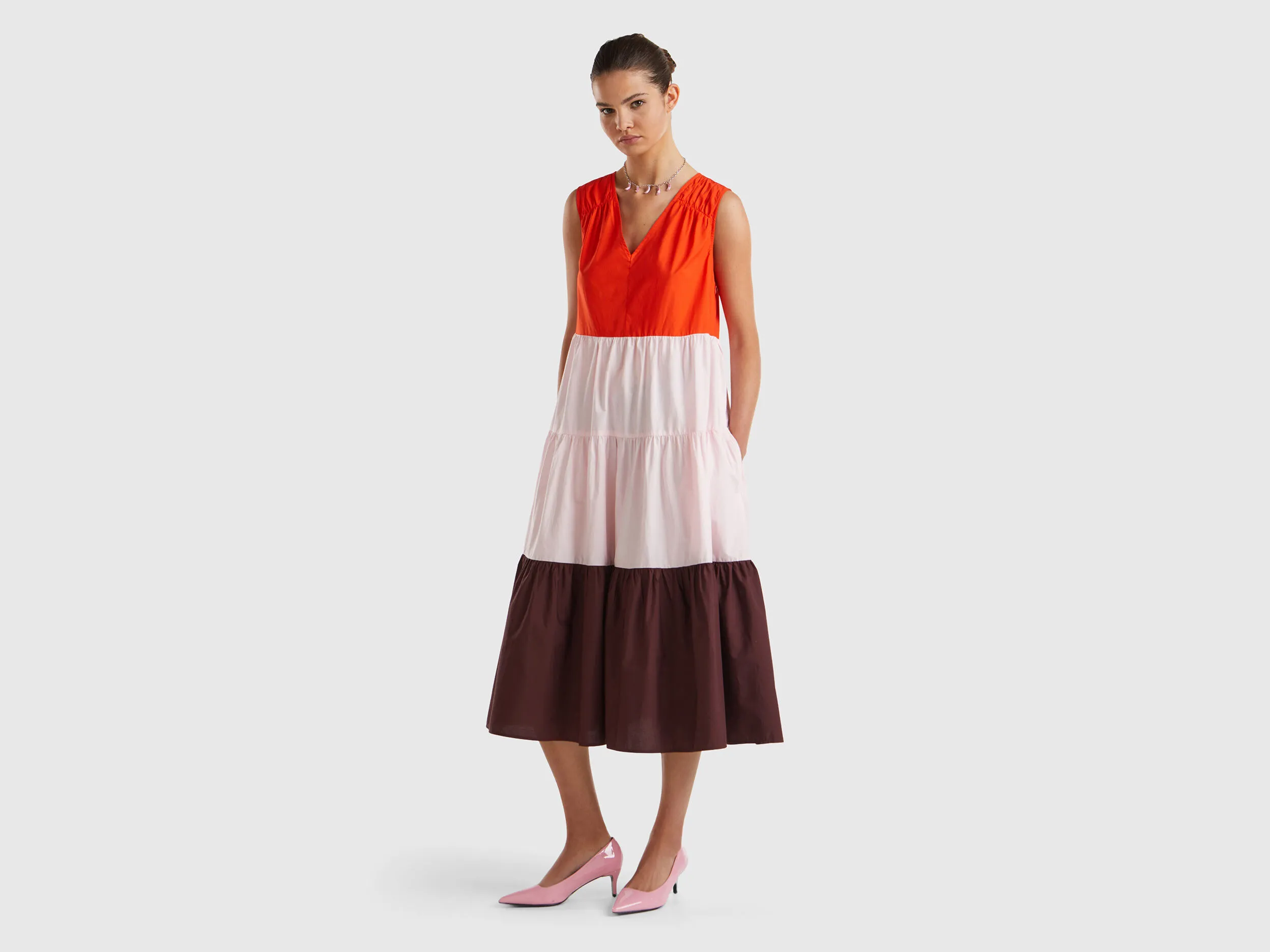 Vestido color block con volantes
