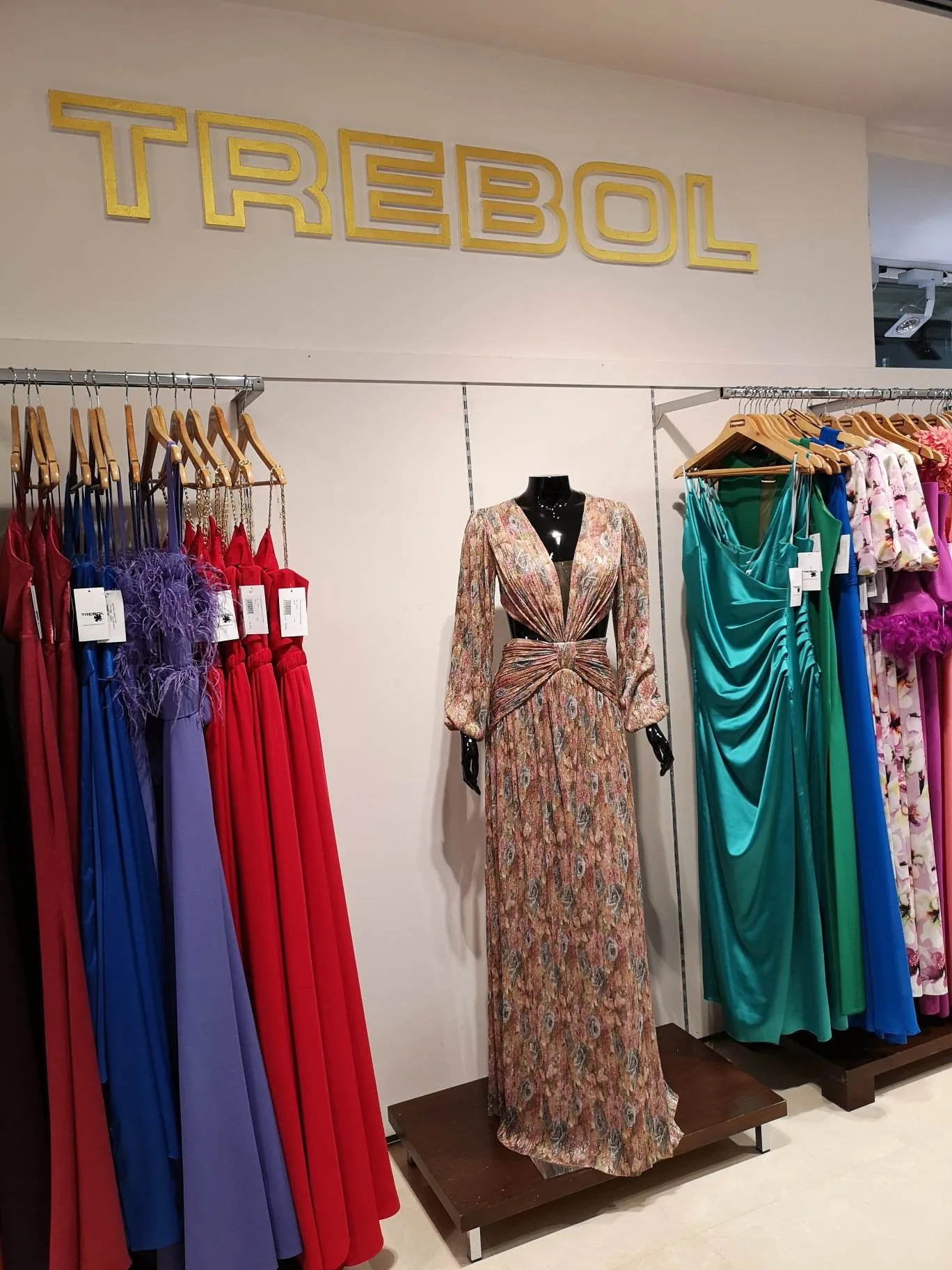 Vestido cut out  con mangas largas